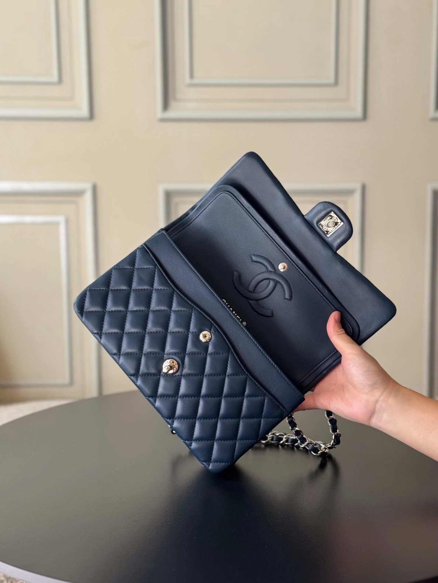 Chanel Flap Bag Royal blue Light gold hardware 25.5x15.5x6.5cm