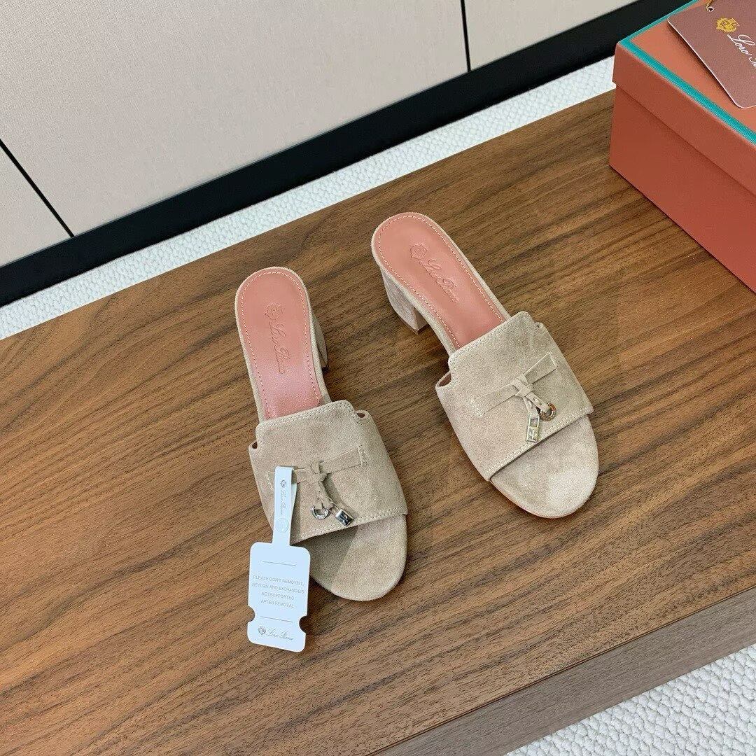 ua L0r0 P1ana summer charms sandal