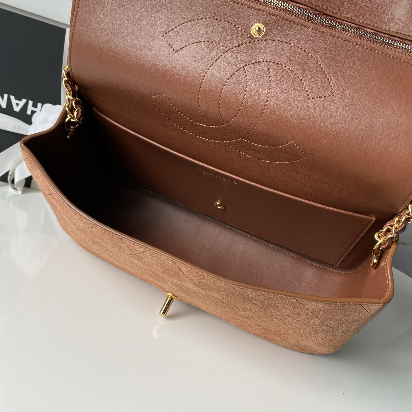 Chanel Maxi Flapbag Gold hardware AS6281 19.5x32x10cm