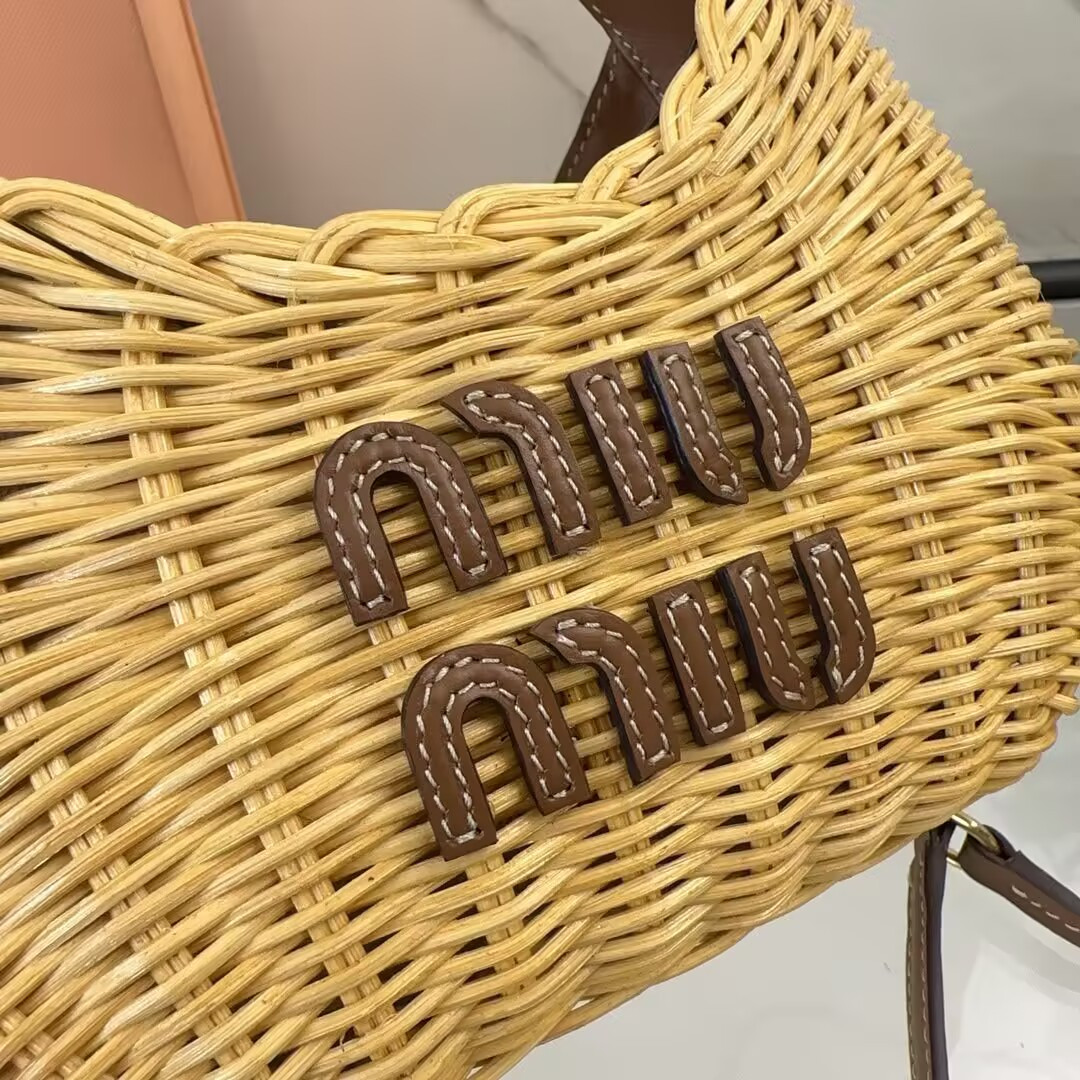 Miu Miu Wander Wicker Handbag 20x17x6cm