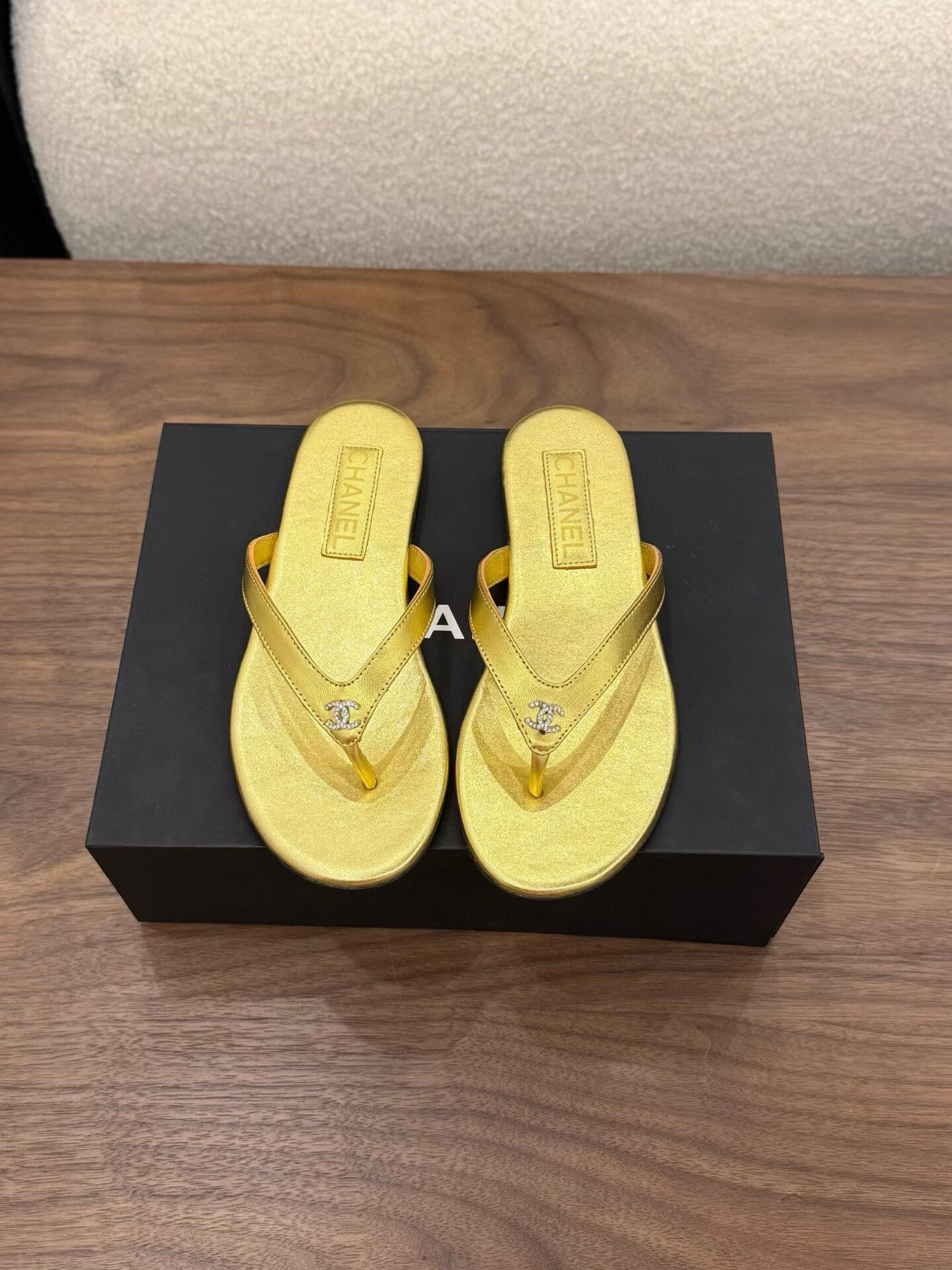UA Chanel Slides