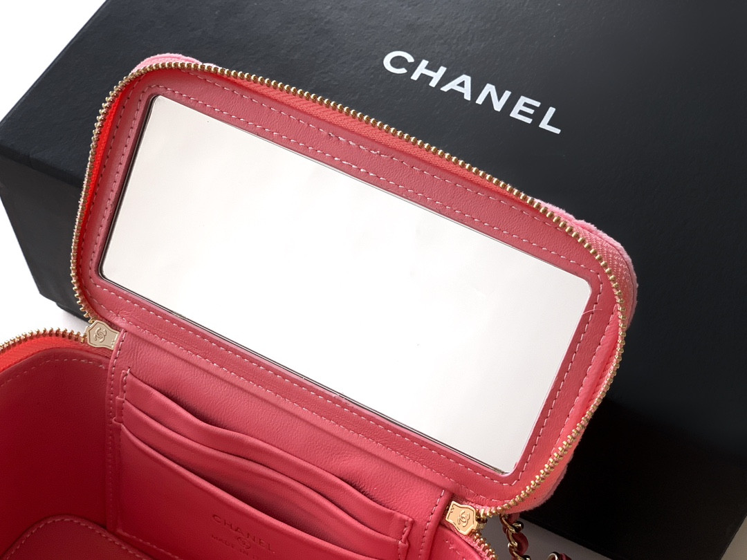 CHANEL Vanity With Chain 9.5x17x8cm