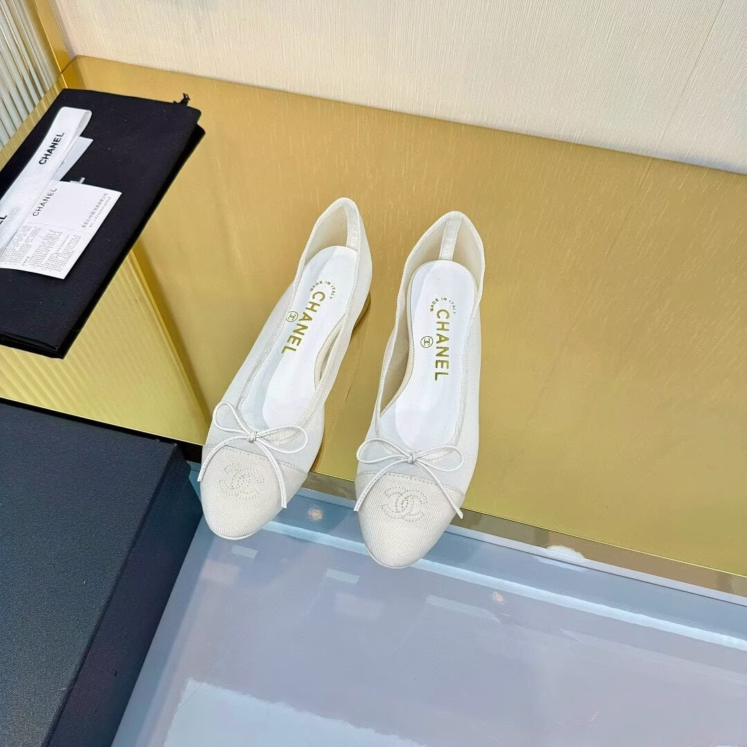 ua Ch**el ballet flats