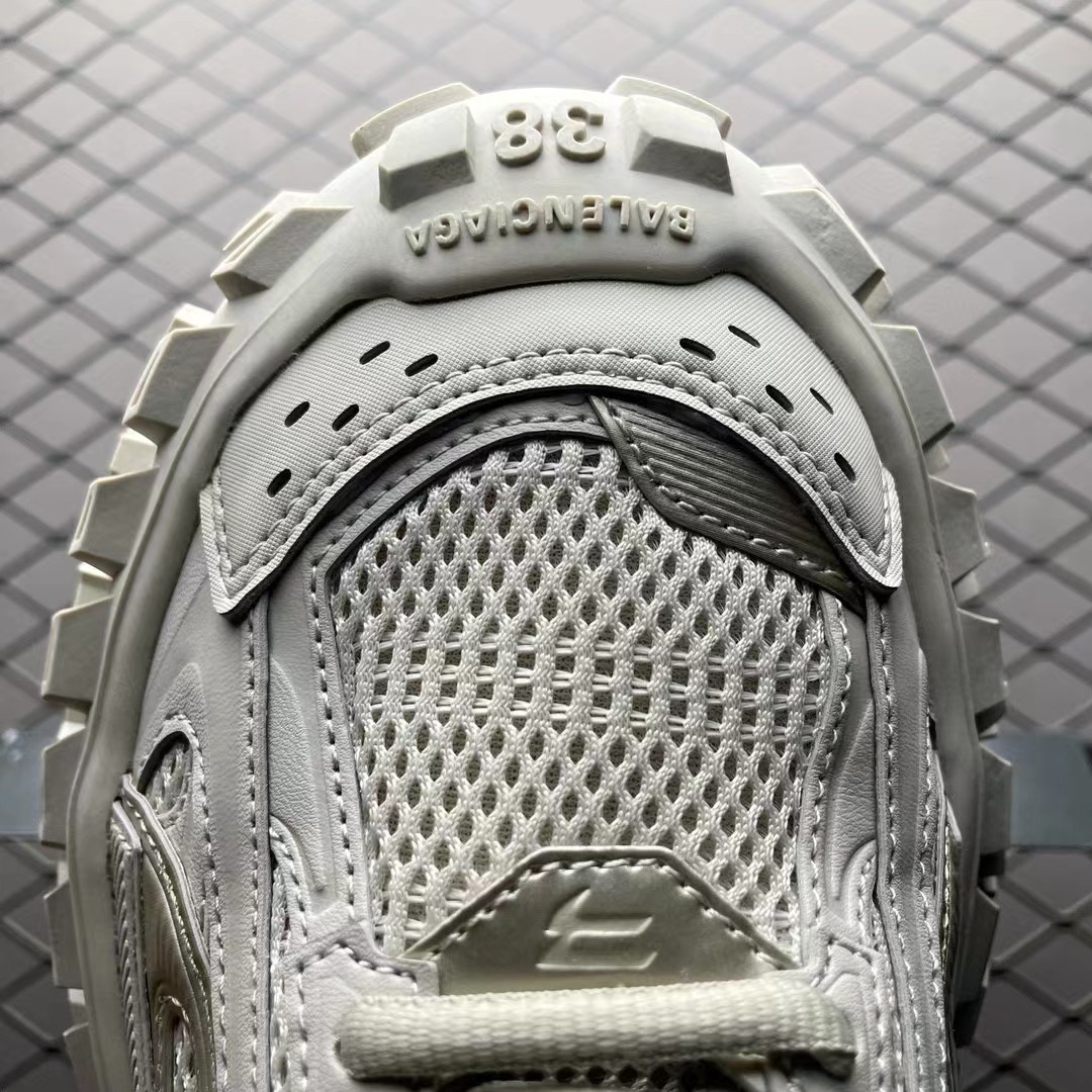 ua Ba1en*iaga defender sneaker beige
