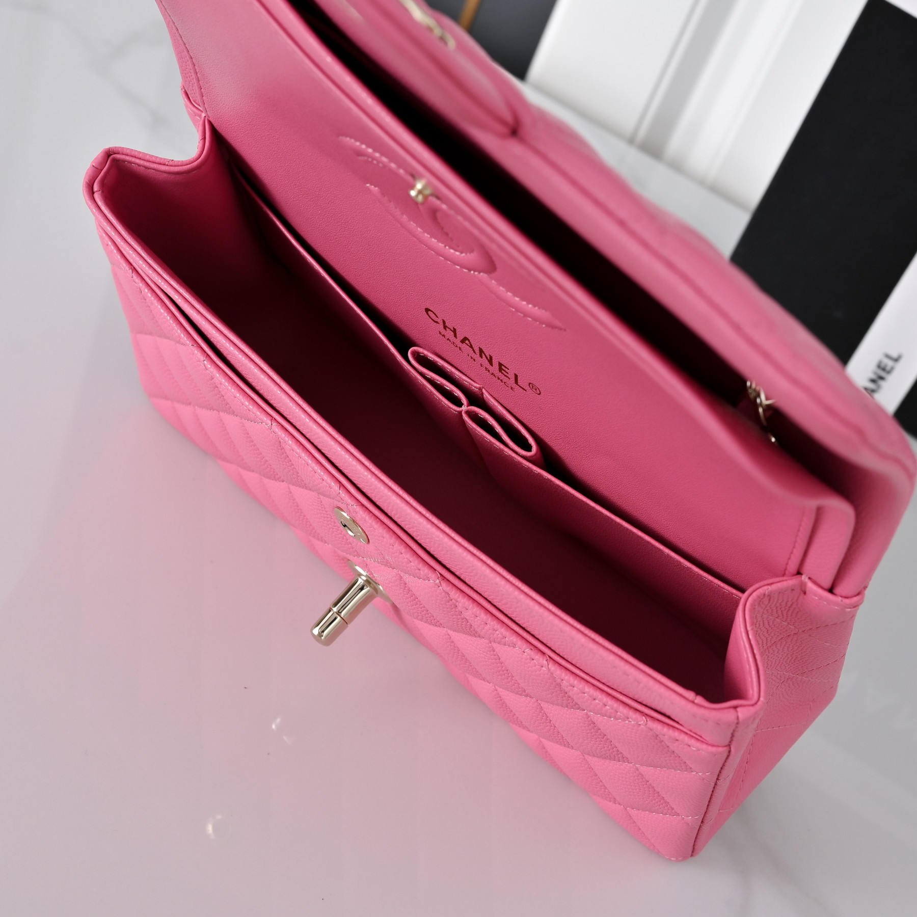 Chanel Classic Flap handbag Rose with light gold hardware and caviar leather A01113 23x14.5x6cm