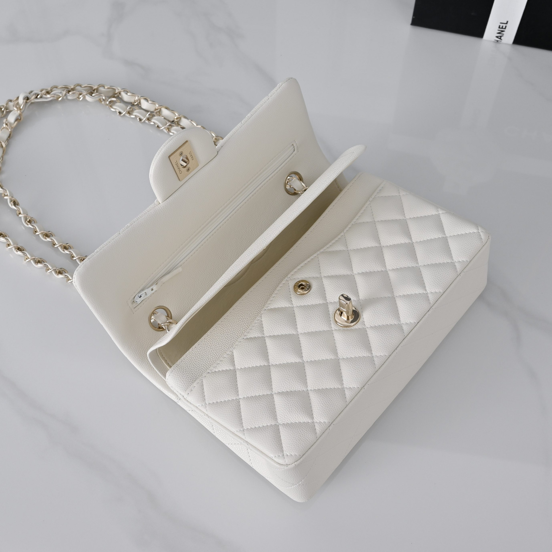 Chanel Classic Flap handbag Off-white with light gold hardware and caviar leather A01113 23x14.5x6cm