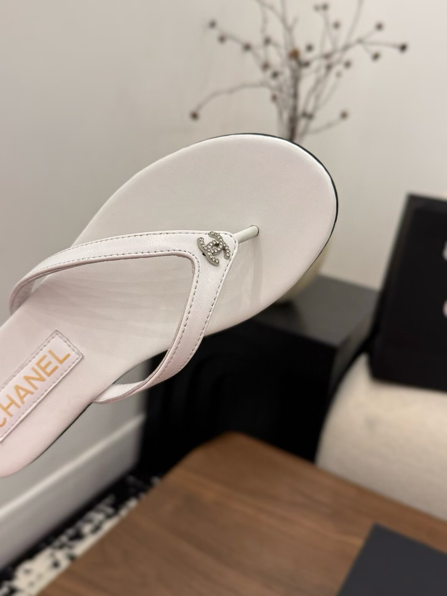 UA Chanel Slides