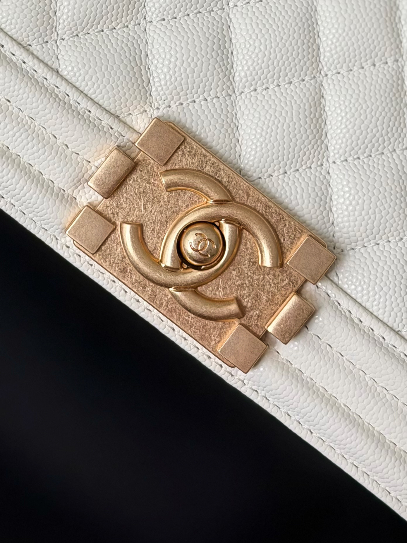 Chanel Boy Handbag 12x20x7cm