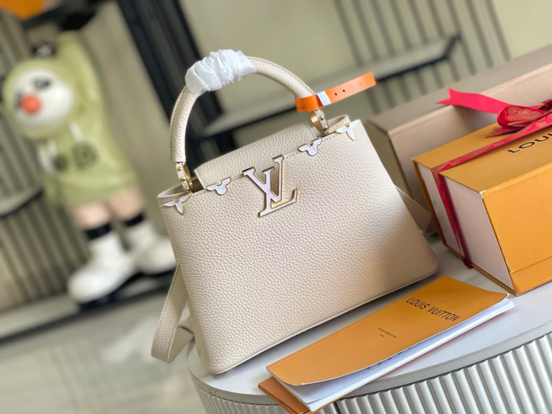 LV Capucines Flower Crown M23766 Taurillon 27x18x9cm