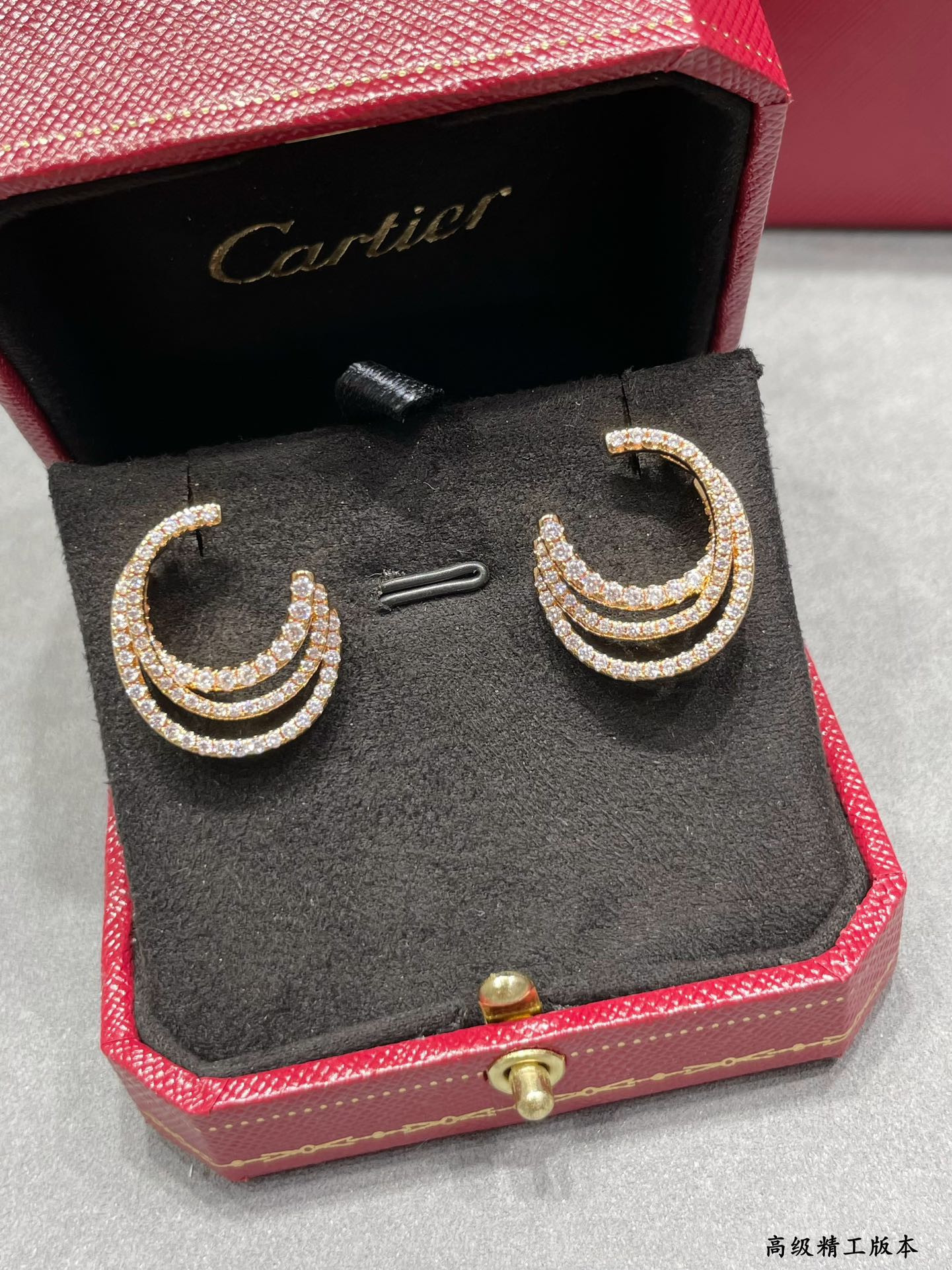 Ca*t1er three-circle full D1am0nd earrings