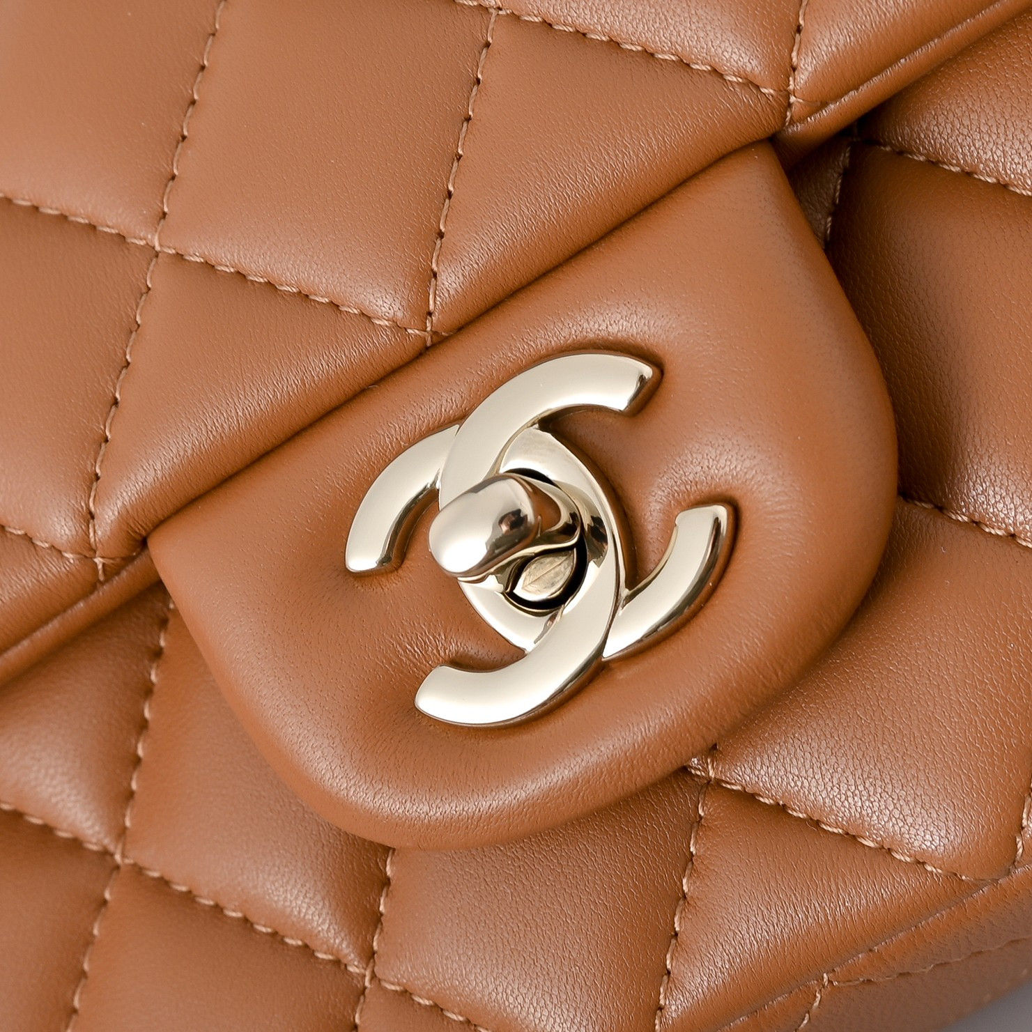 Chanel Mini Flap Bag 20x12x6.5cm
