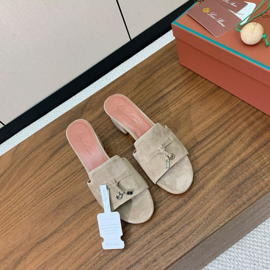 ua L0r0 P1ana summer charms sandal
