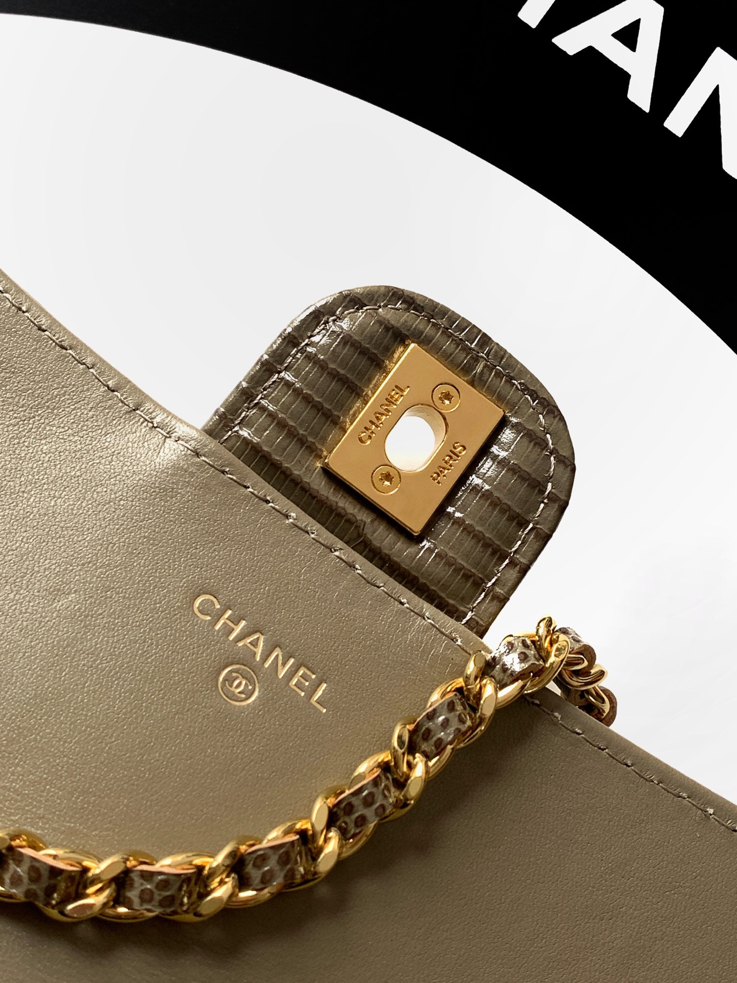 Chanel Clutch with chain AP5280 9.5x25x5cm