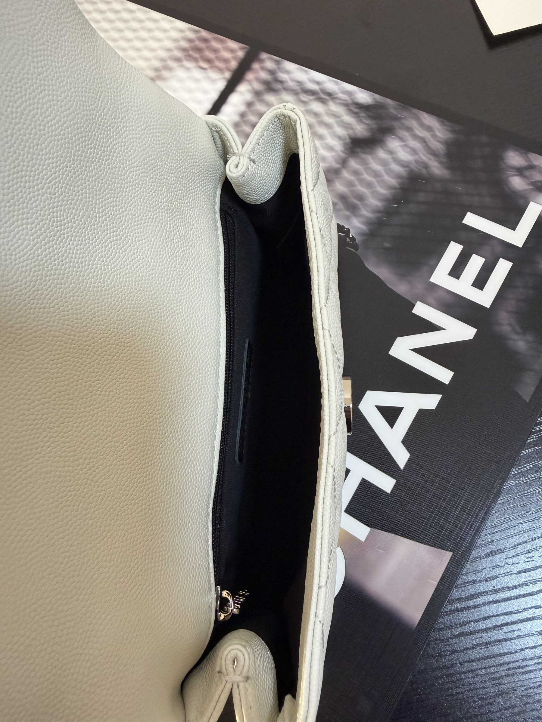 Chanel Flap Bag AS2302 20x12.5x6cm
