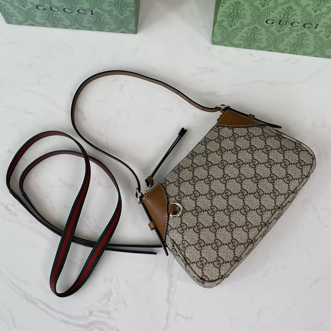 Gvc*1 GG Emblem Shoulder Bag 24.5x16x16cm