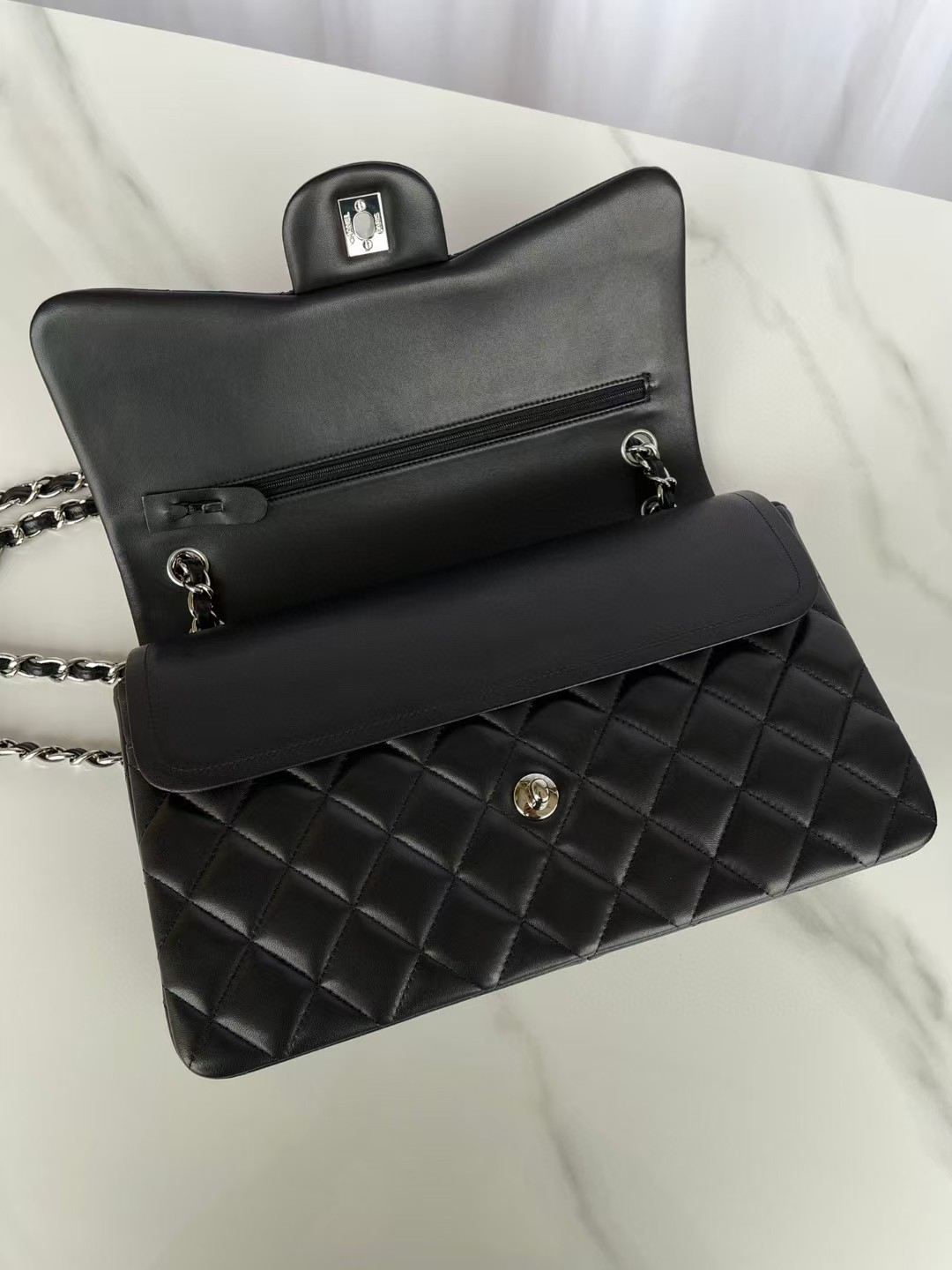 Ch**el Classic Flap Jumbo 30cm CF shiny black 19.5×30×10cm