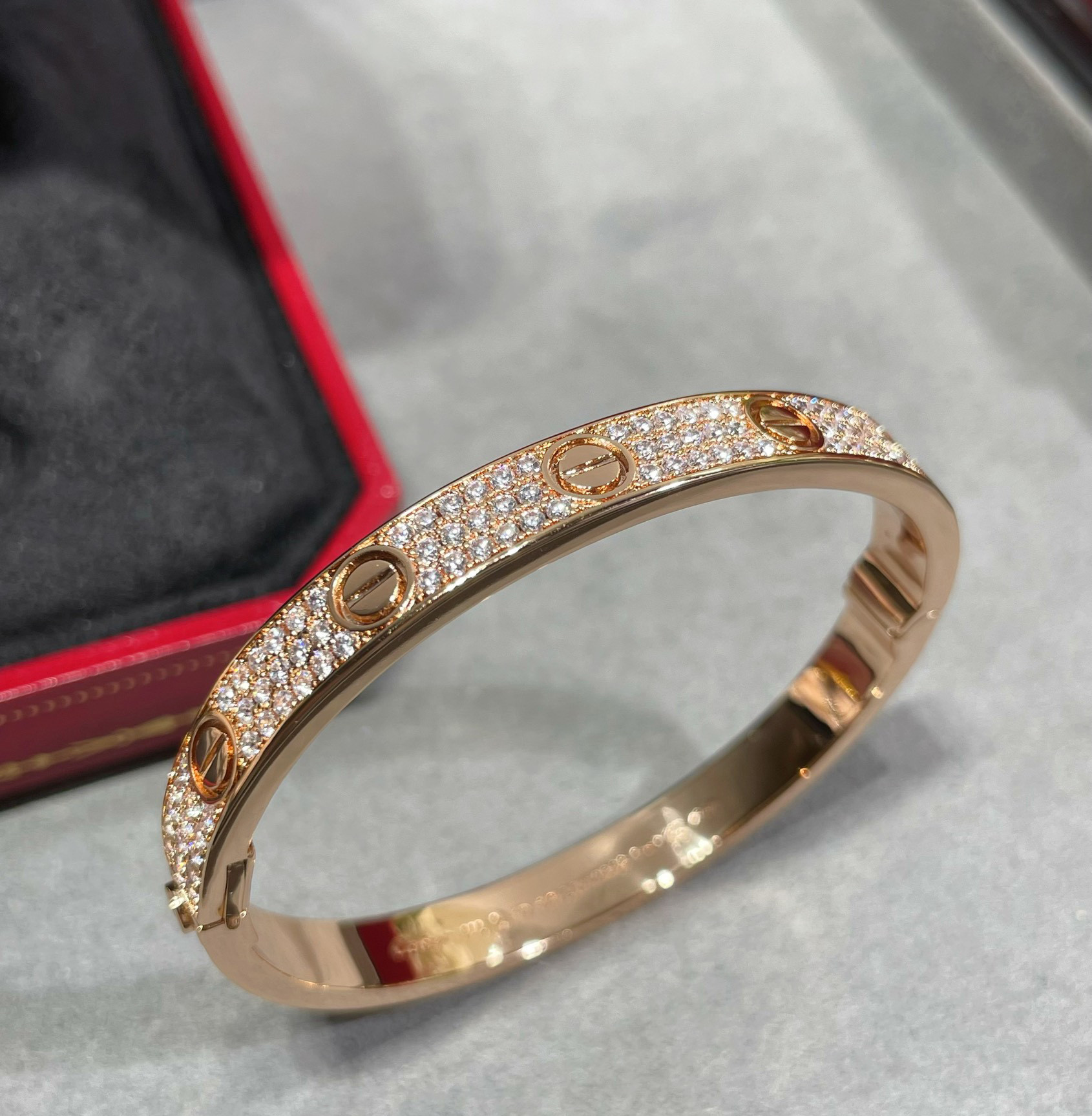 Ca*t1er Wide D1am0nd star Bracelet