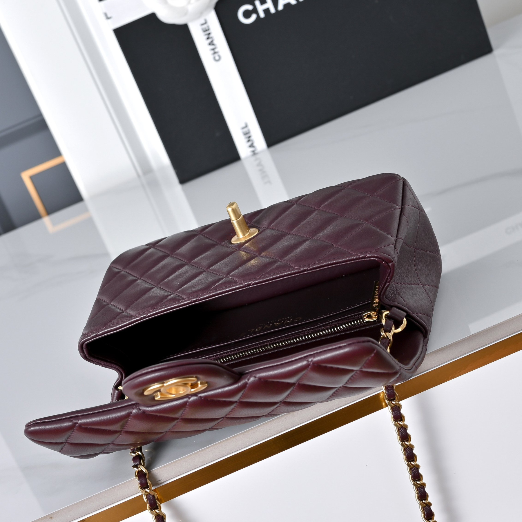 Chanel Flap Bag Burgundy AS1787 20x13x7cm