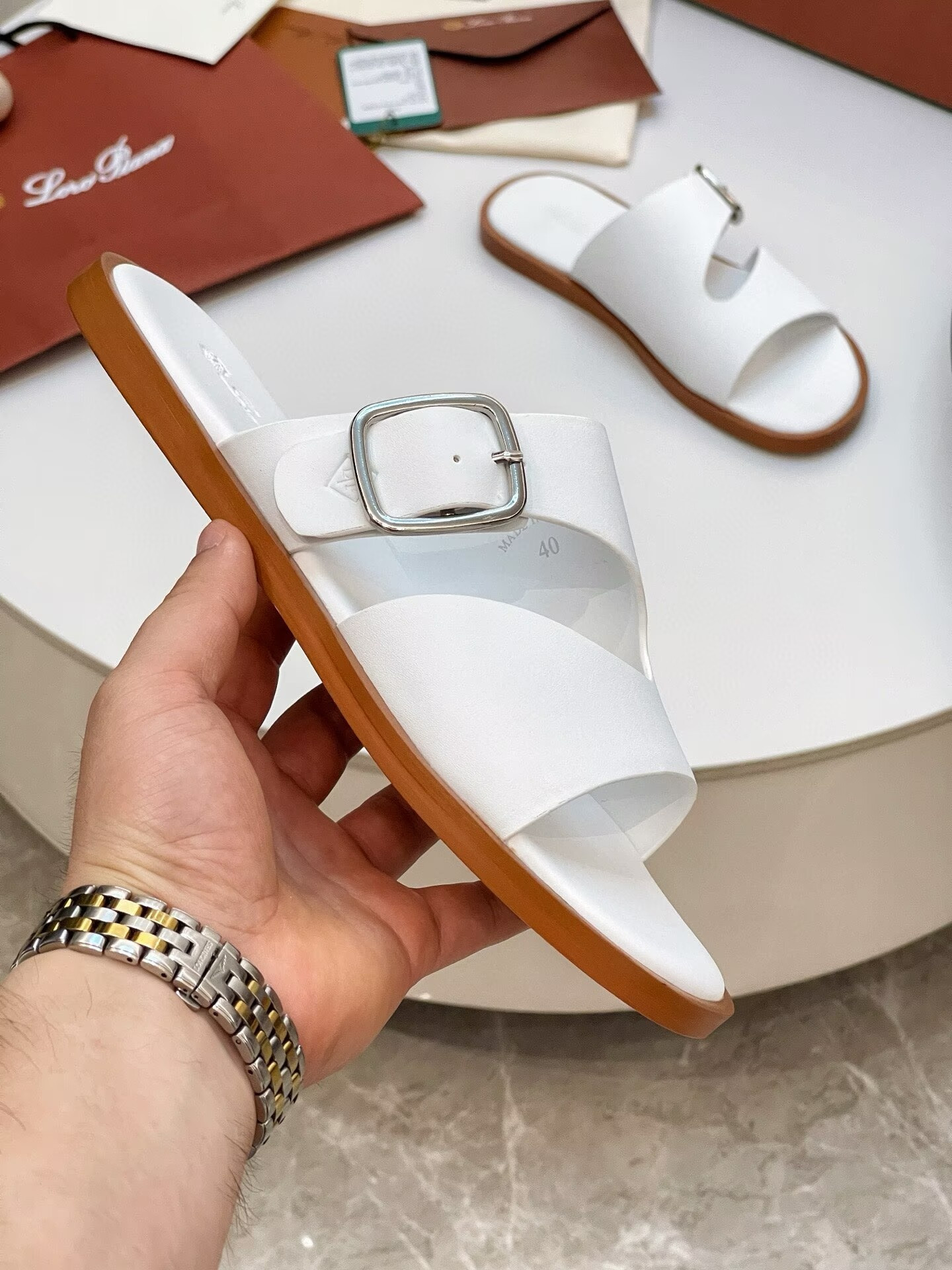 ua L0r0 P1ana sandals