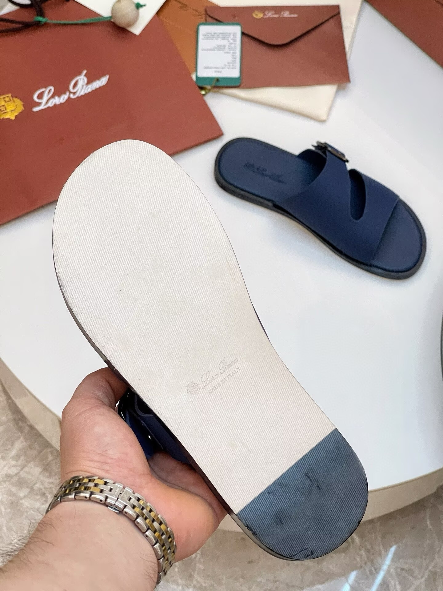ua L0r0 P1ana sandals