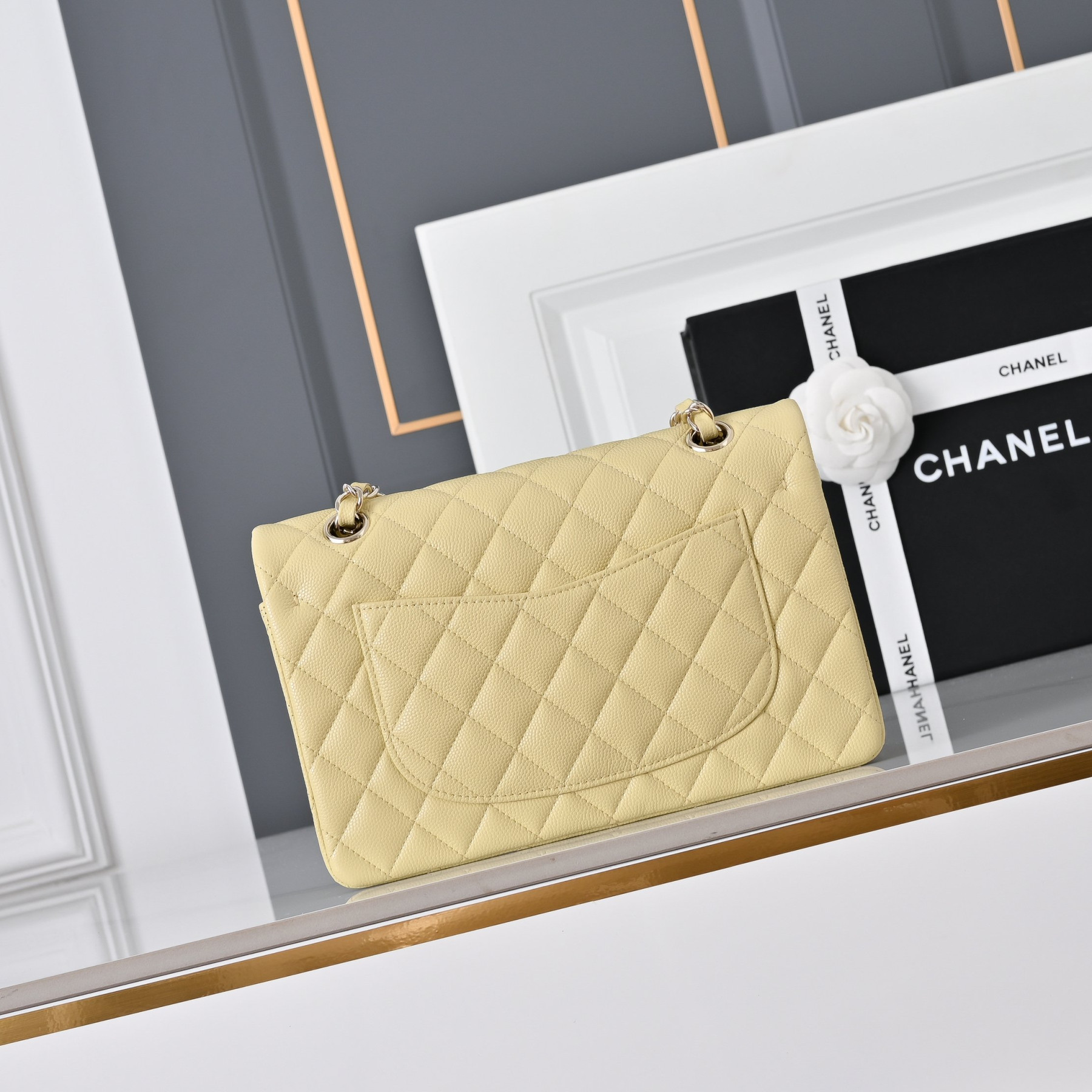 Chanel Classic Flap handbag Baby yellow with light gold hardware and caviar leather A01113 23x14.5x6cm