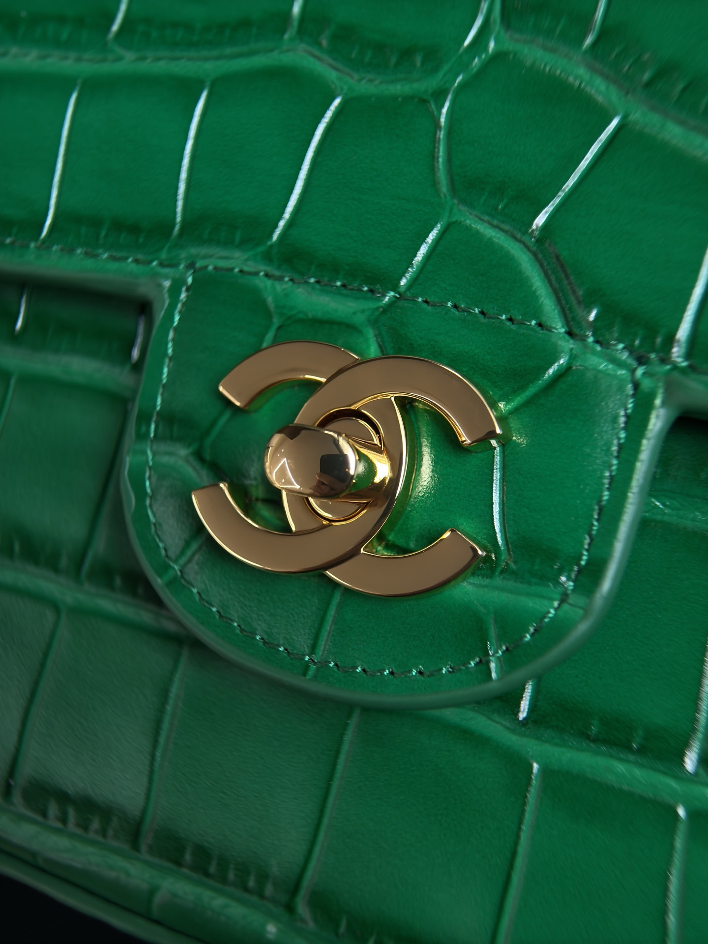 Chanel Mini Flap Bag With Handle AS6424 14.5x19.5x5cm