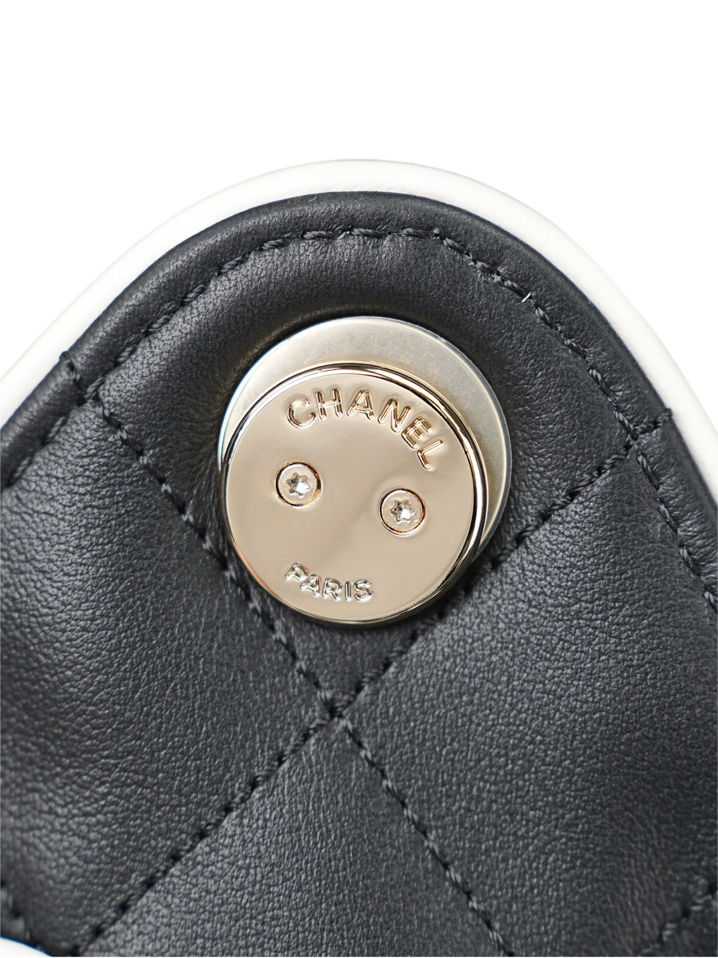 CHANEL 25C Bucket Bag 20x22x12.5cm