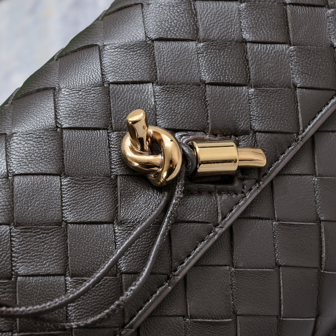 Bottega Veneta Mini Andiamo 21.5x13x4.5cm