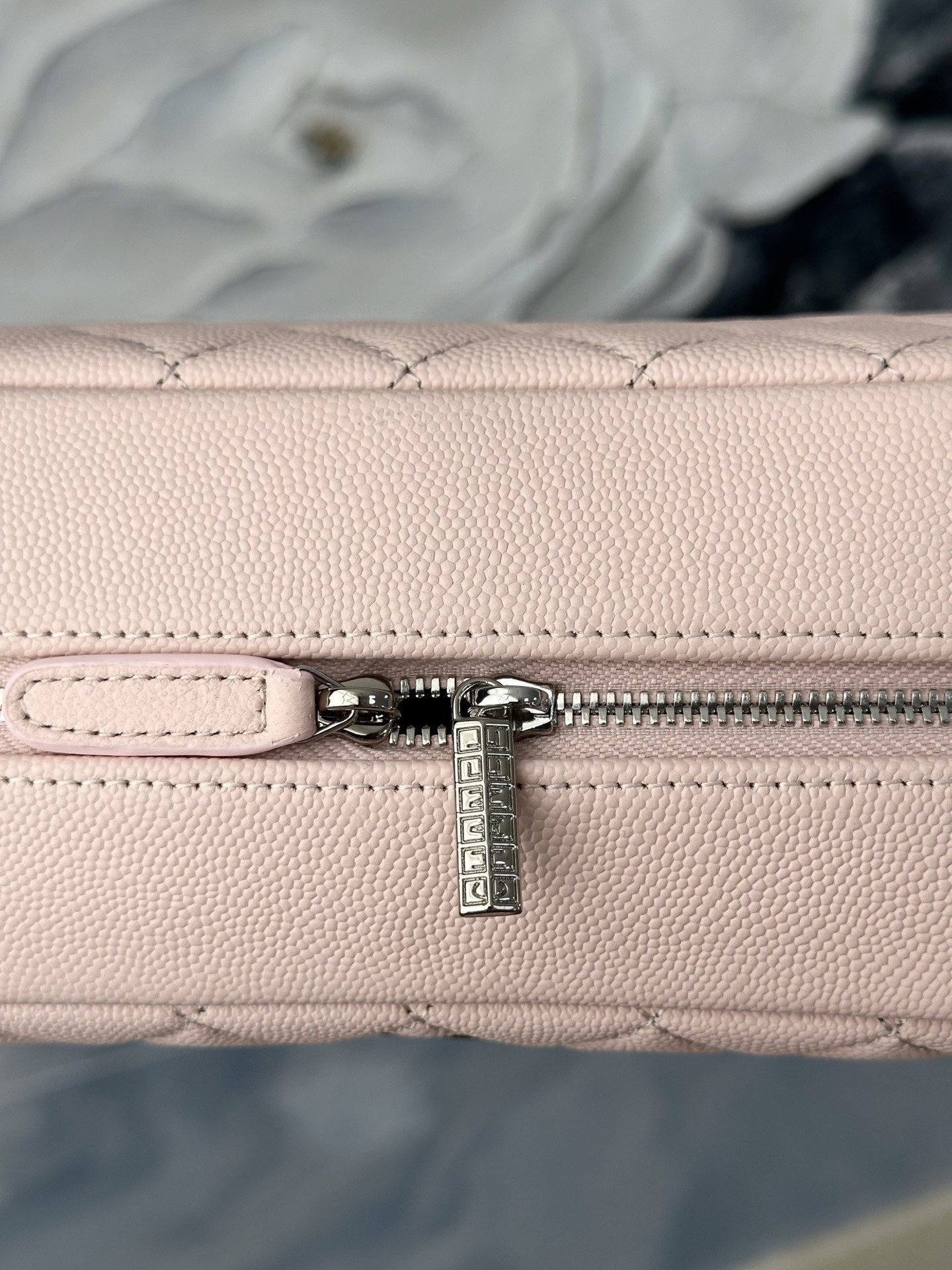 Chanel Pouch Bag A31106 25x9x17cm