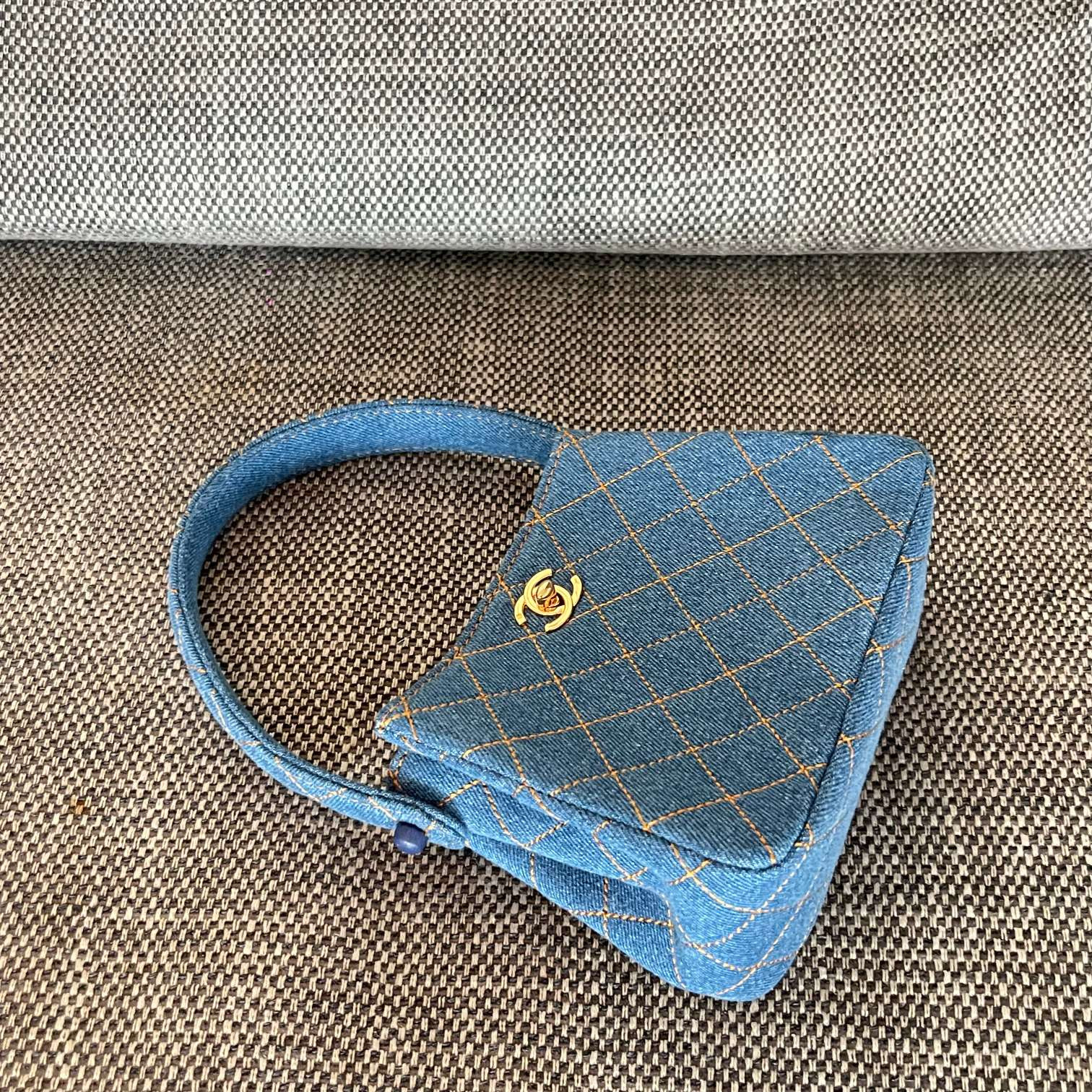 Chanel Mini Classic Handbag 18x13x7cm