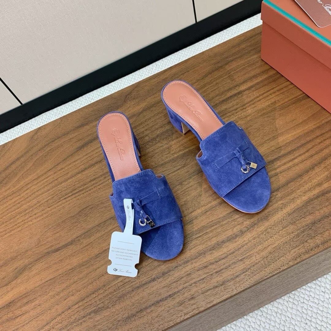 ua L0r0 P1ana summer charms sandal