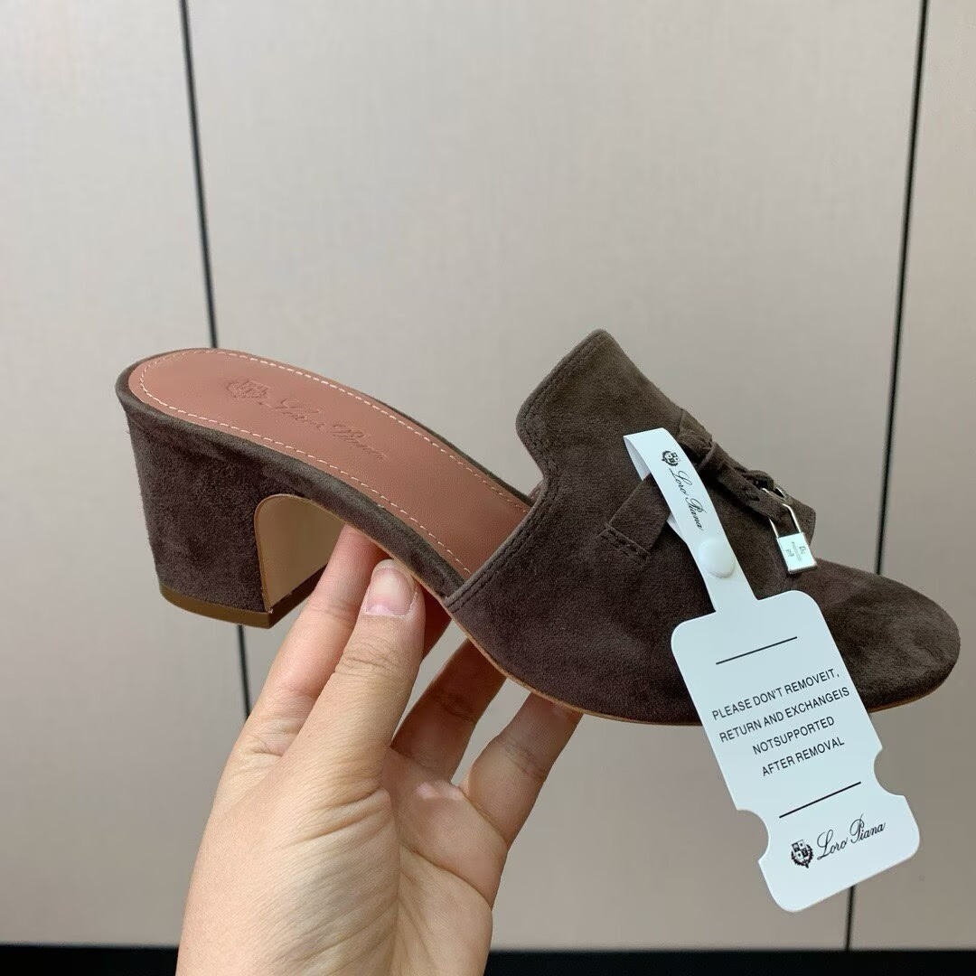 ua L0r0 P1ana summer charms sandal