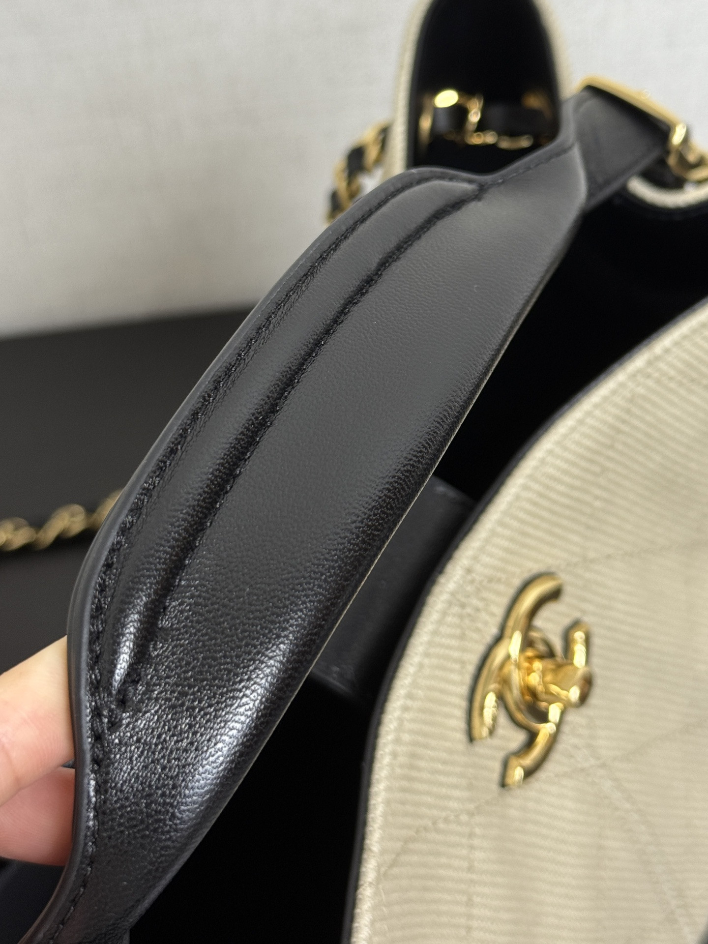 Chanel Hobo Bag 35x24x12cm