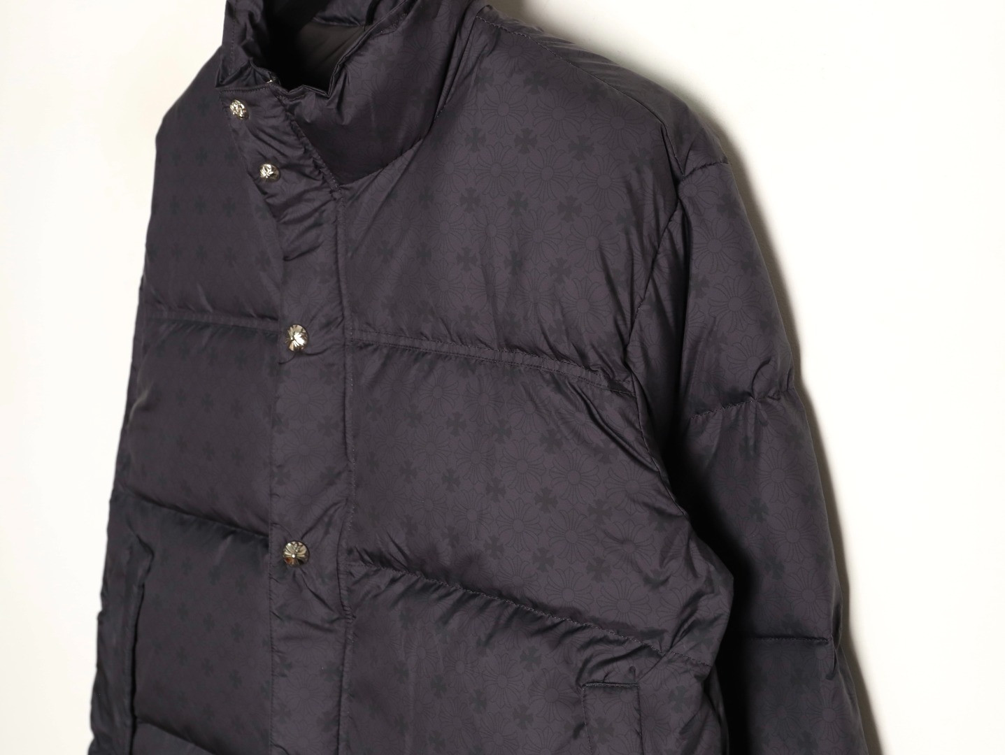 Ch*0me He**ts short puffer jacket
