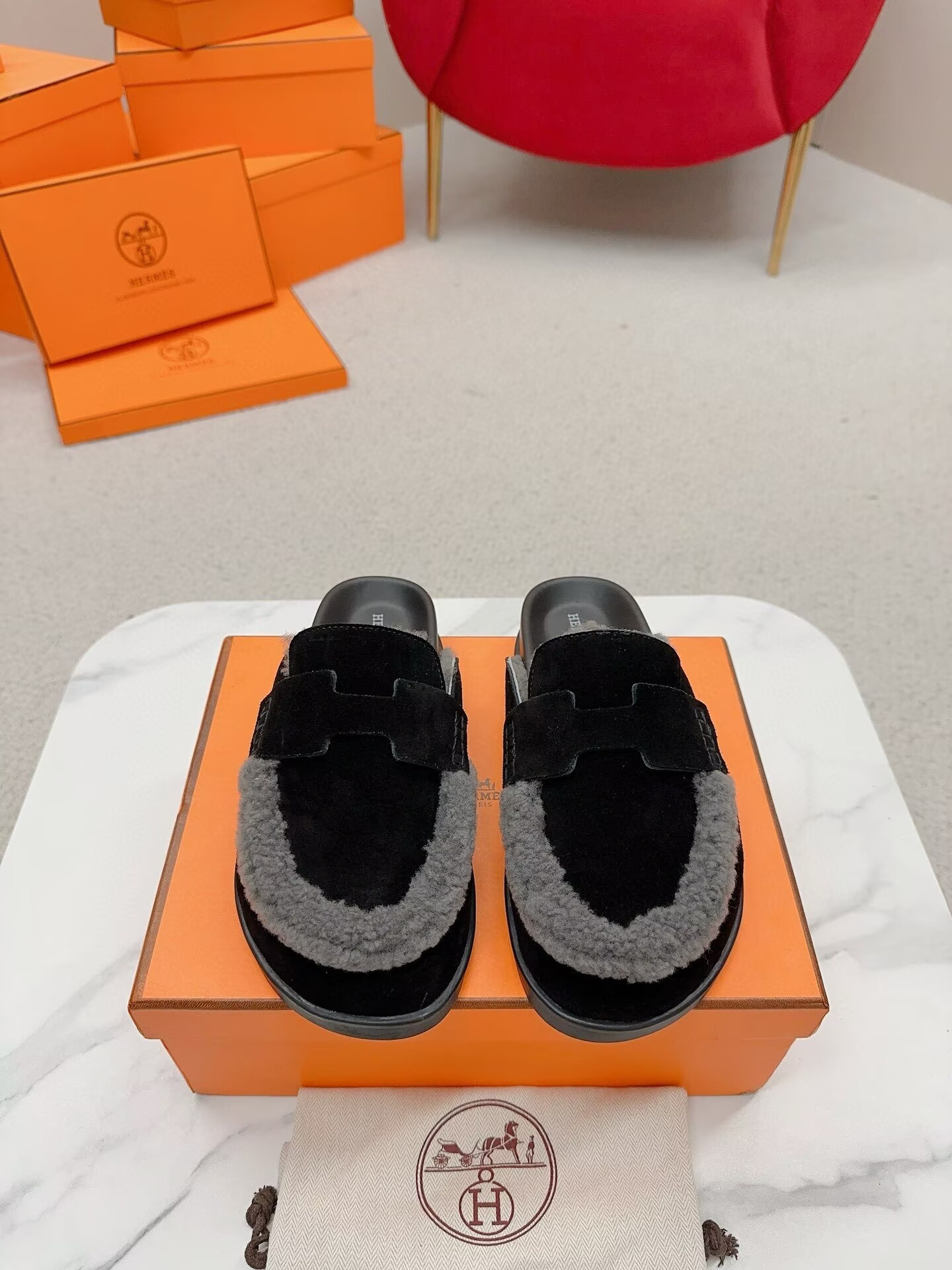 UA H**me5 Chypre sandal