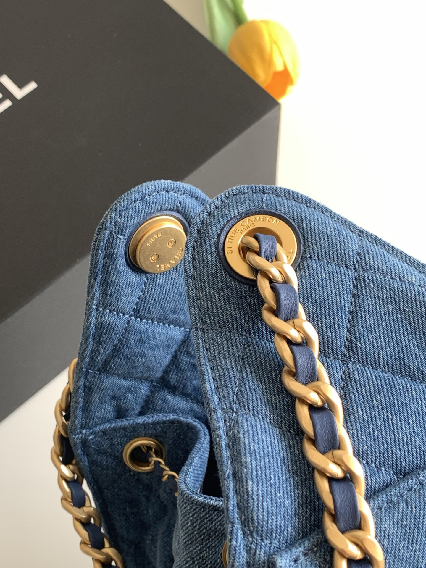 CHANEL 25 small Bucket Hobo handbag AS5293 30x26x14cm