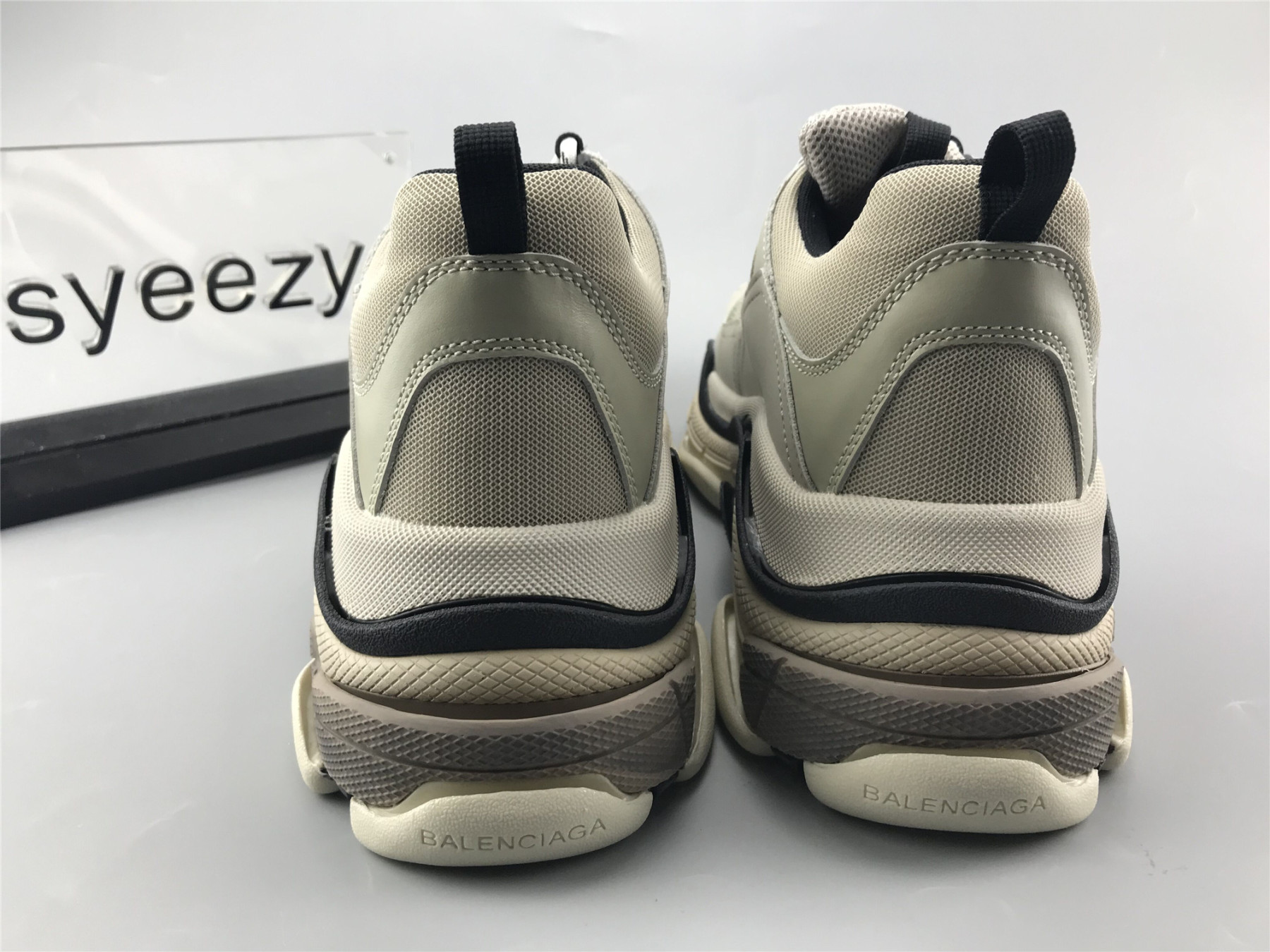 UA TRIPLE S VANILLE