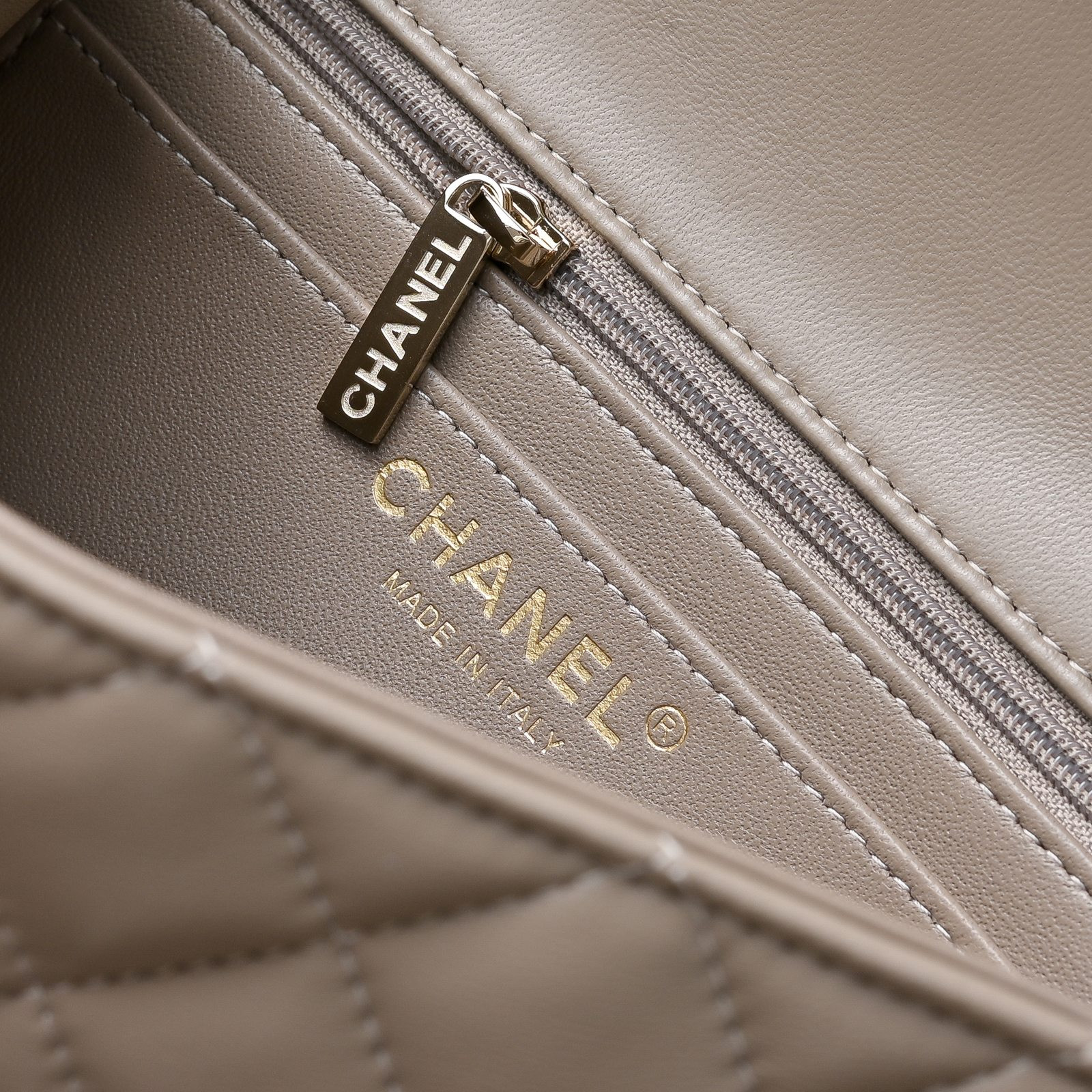 Chanel Mini Flap Bag 20x12x6.5cm