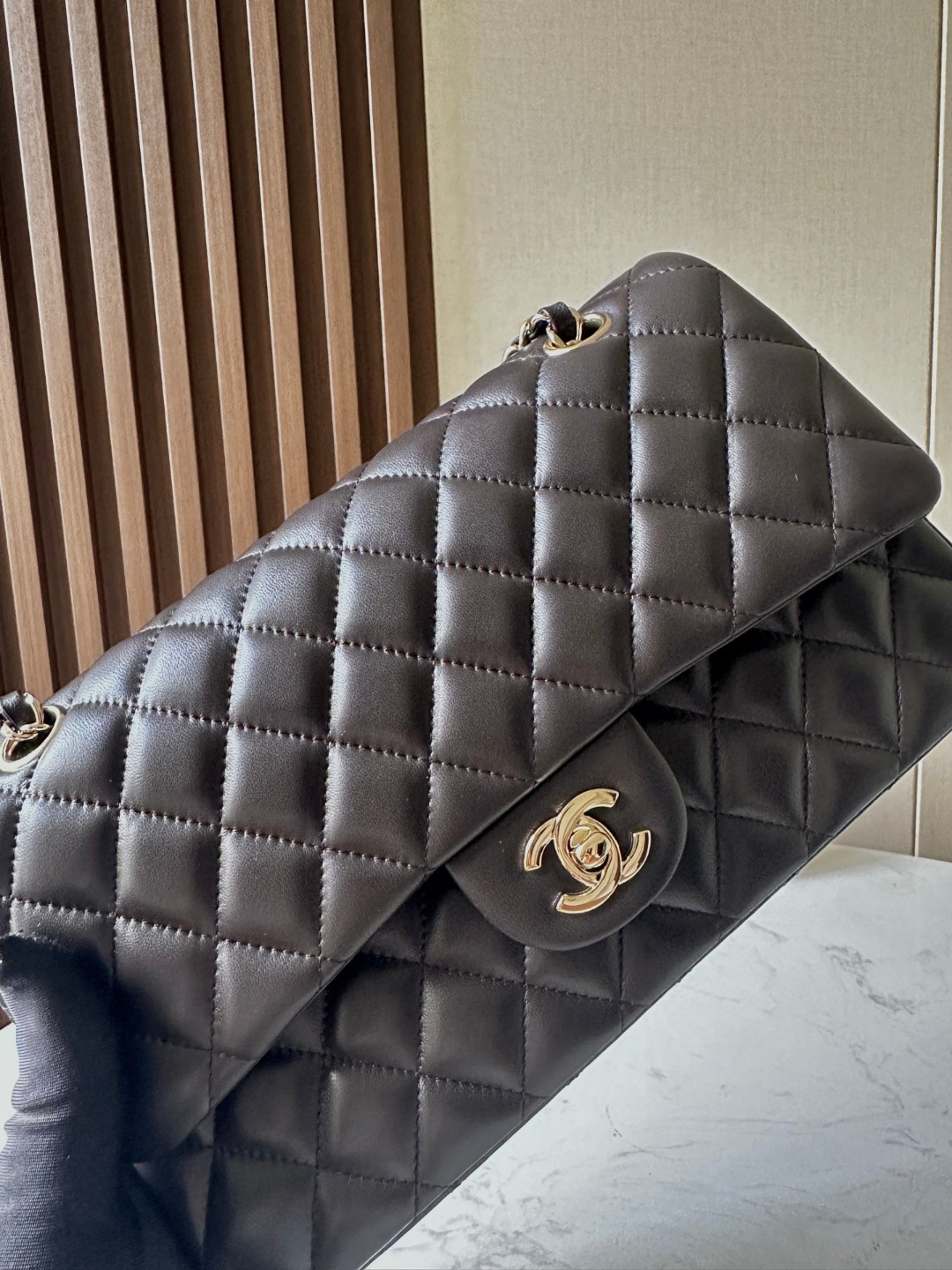 Ch**el CLASSIC HANDBAG Gold Metal 15.5×25.5×6.5cm