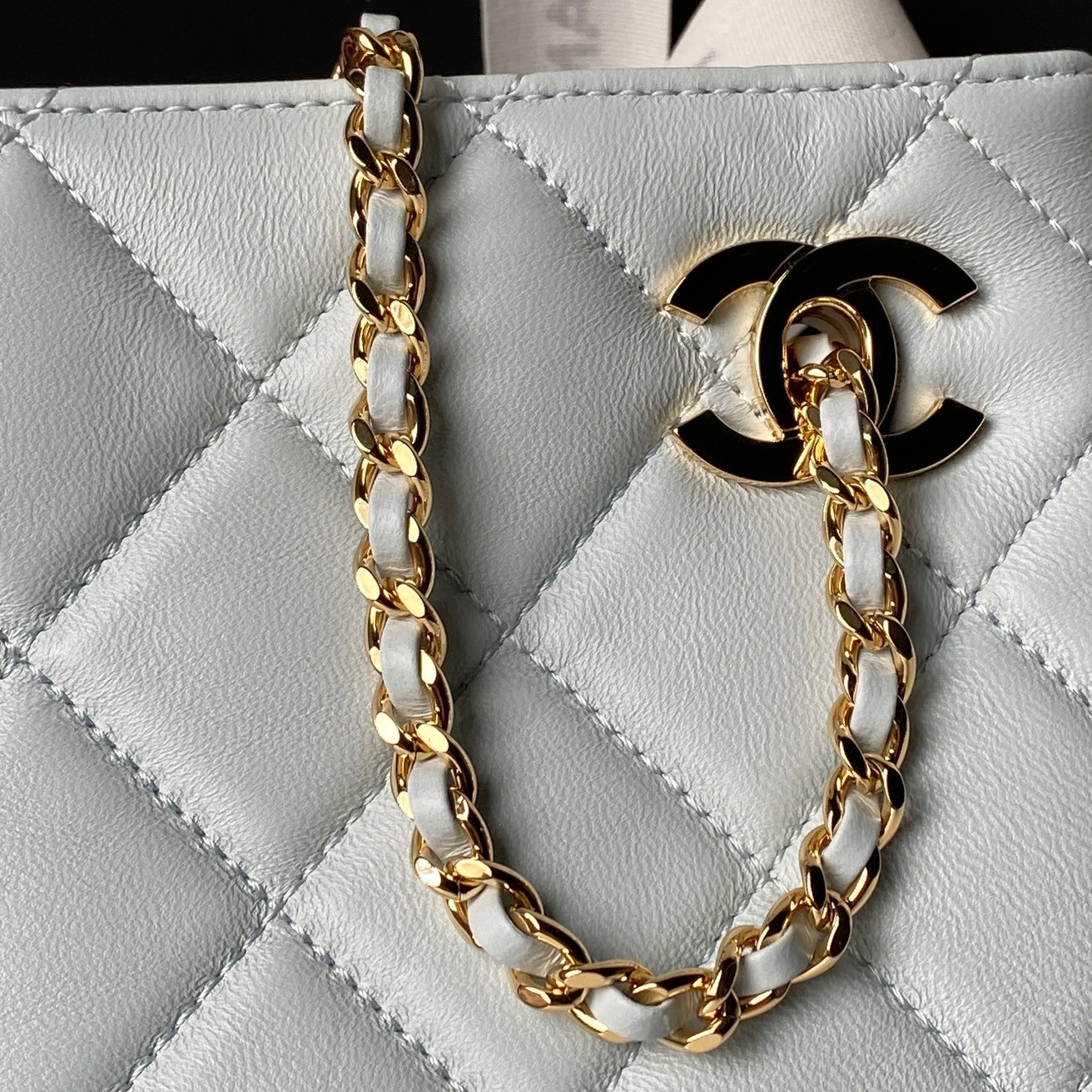 CHANEL Chain Shopping Tote Bag AS6248 24.5x16x7.5cm