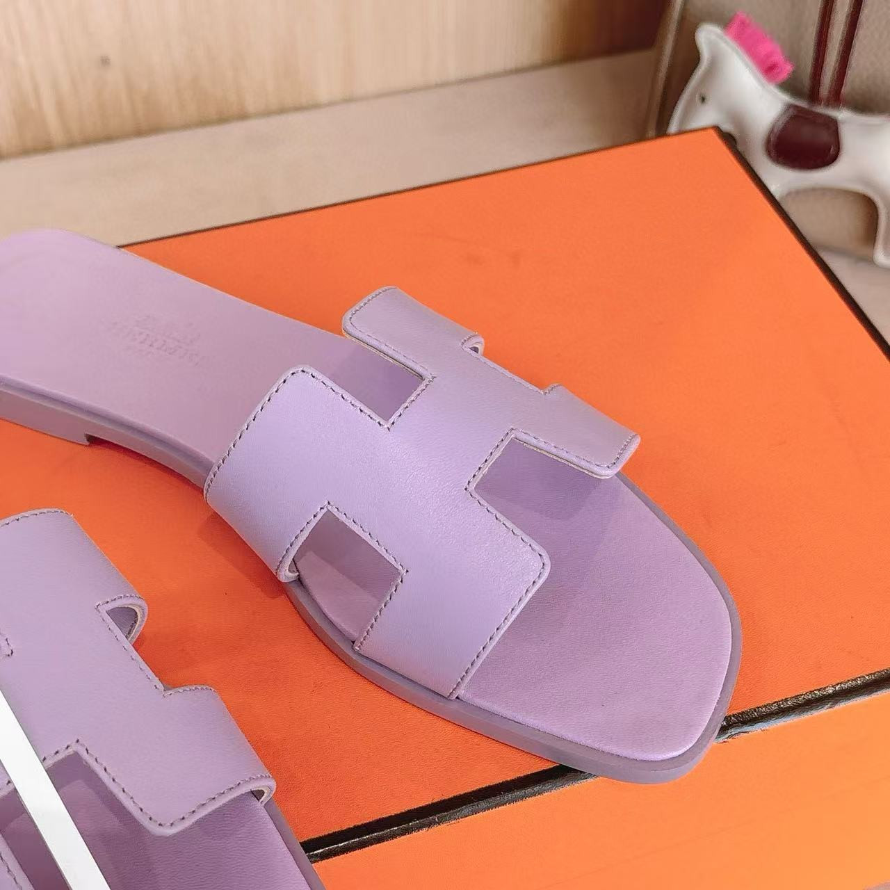 UA H**me5 Oran sandal