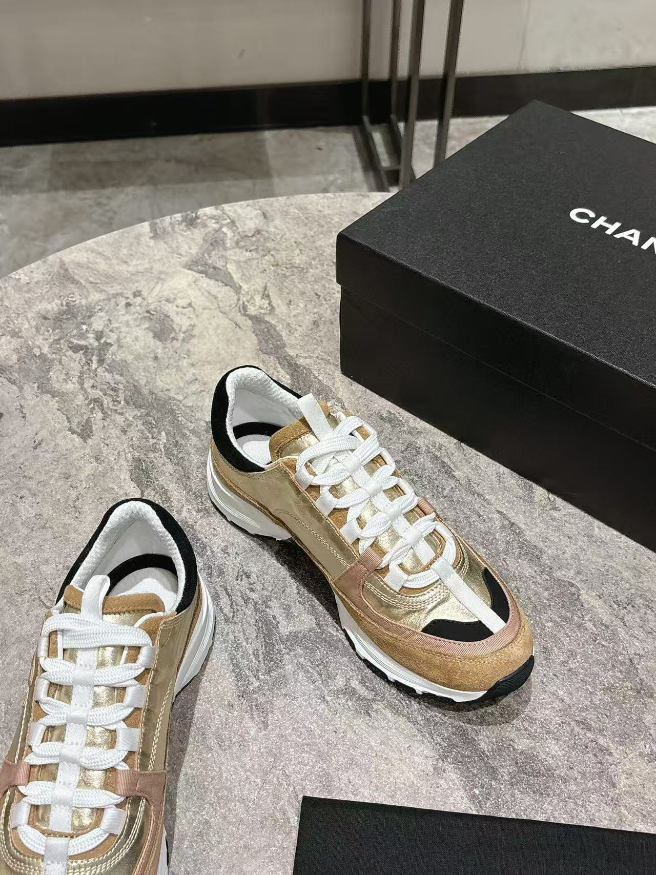 UA Ch**el SNEAKERS