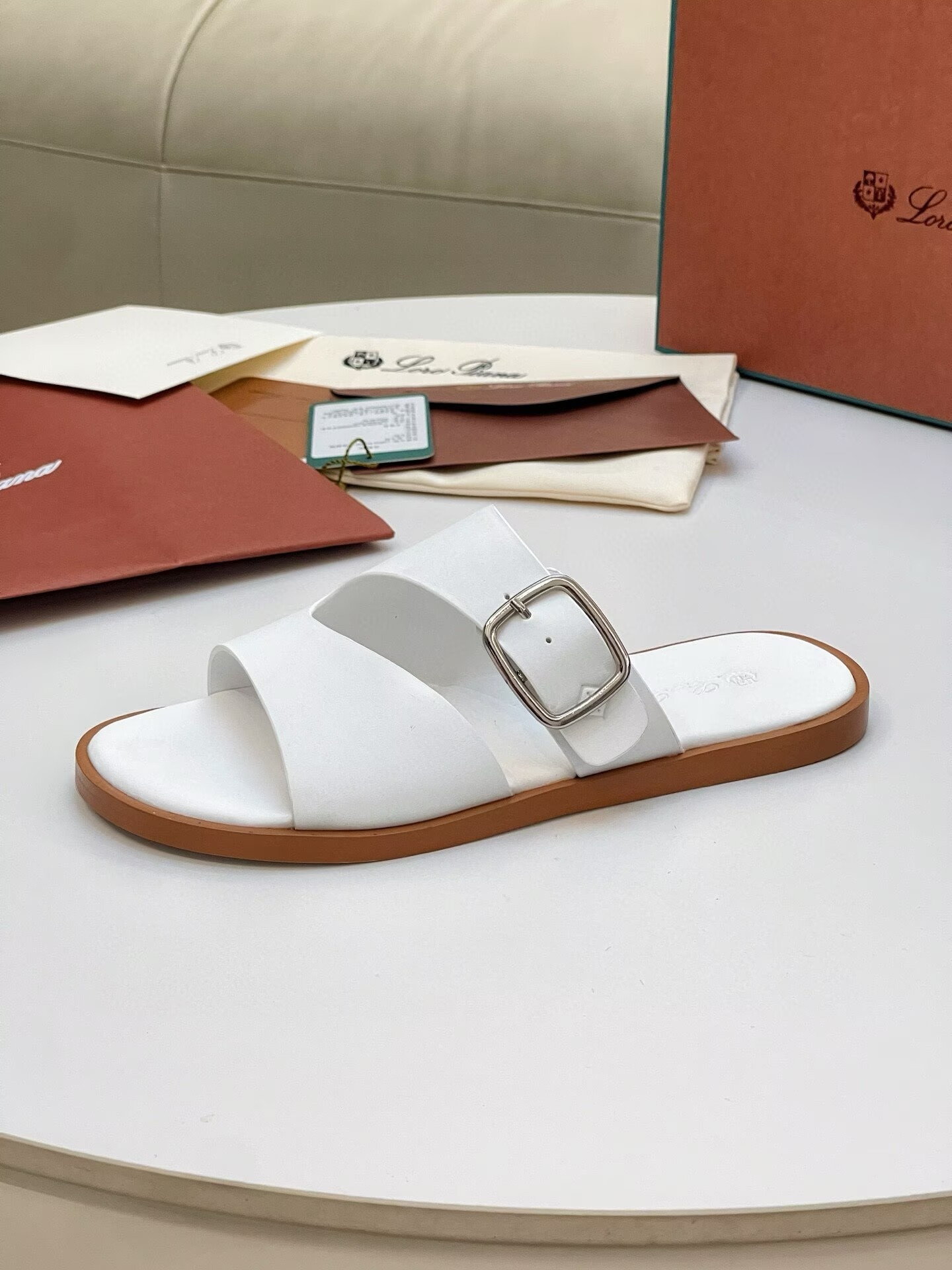 ua L0r0 P1ana sandals