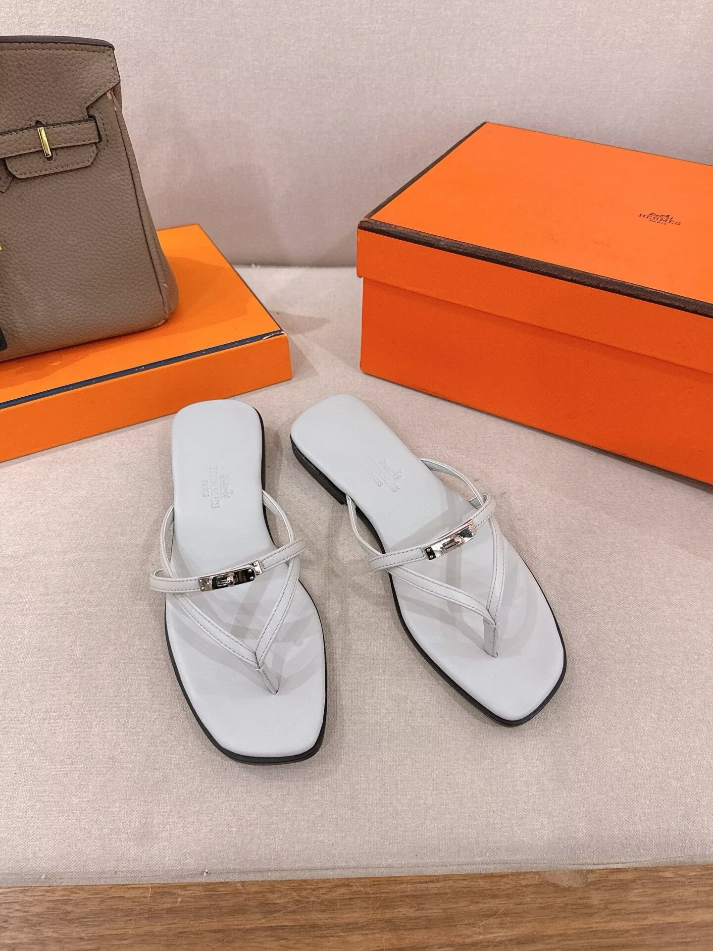 ua H**me5 miss sandals
