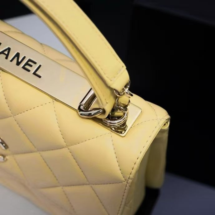 CHANEL FLAP BAG WITH TOP HANDLE 17x25x12cm