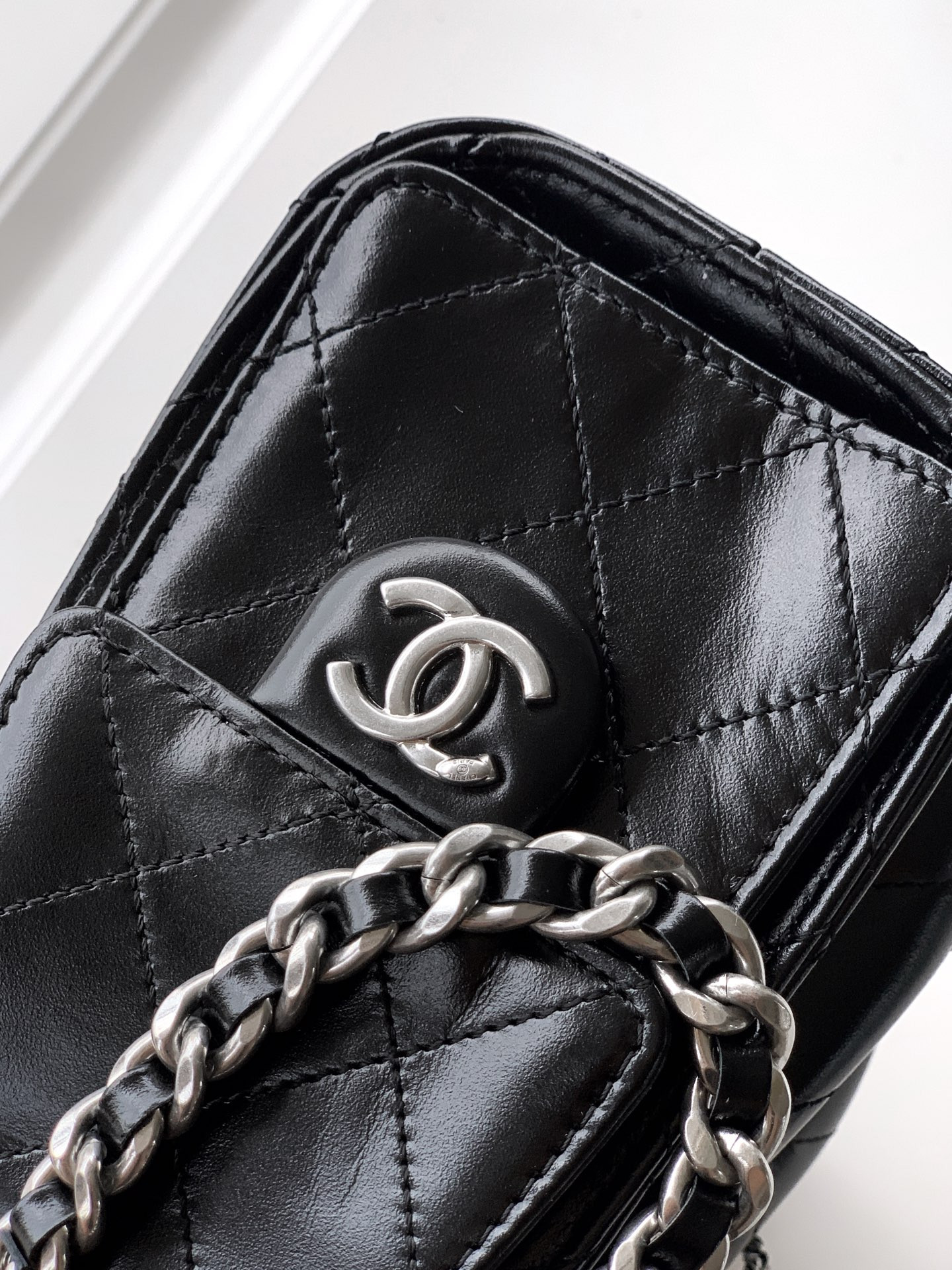 CHANEL 25C Bucket Bag Oil Wax Leather 20x22x12.5cm