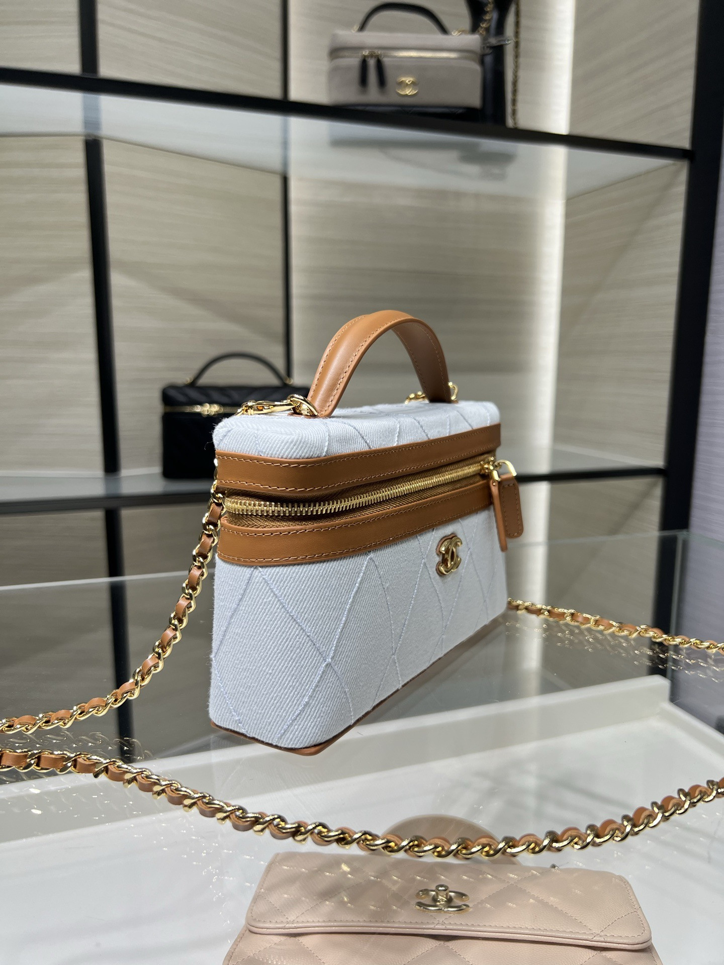 CHANEL Classic Vanity with chain Handbag AP5164 17x19.5x5cm