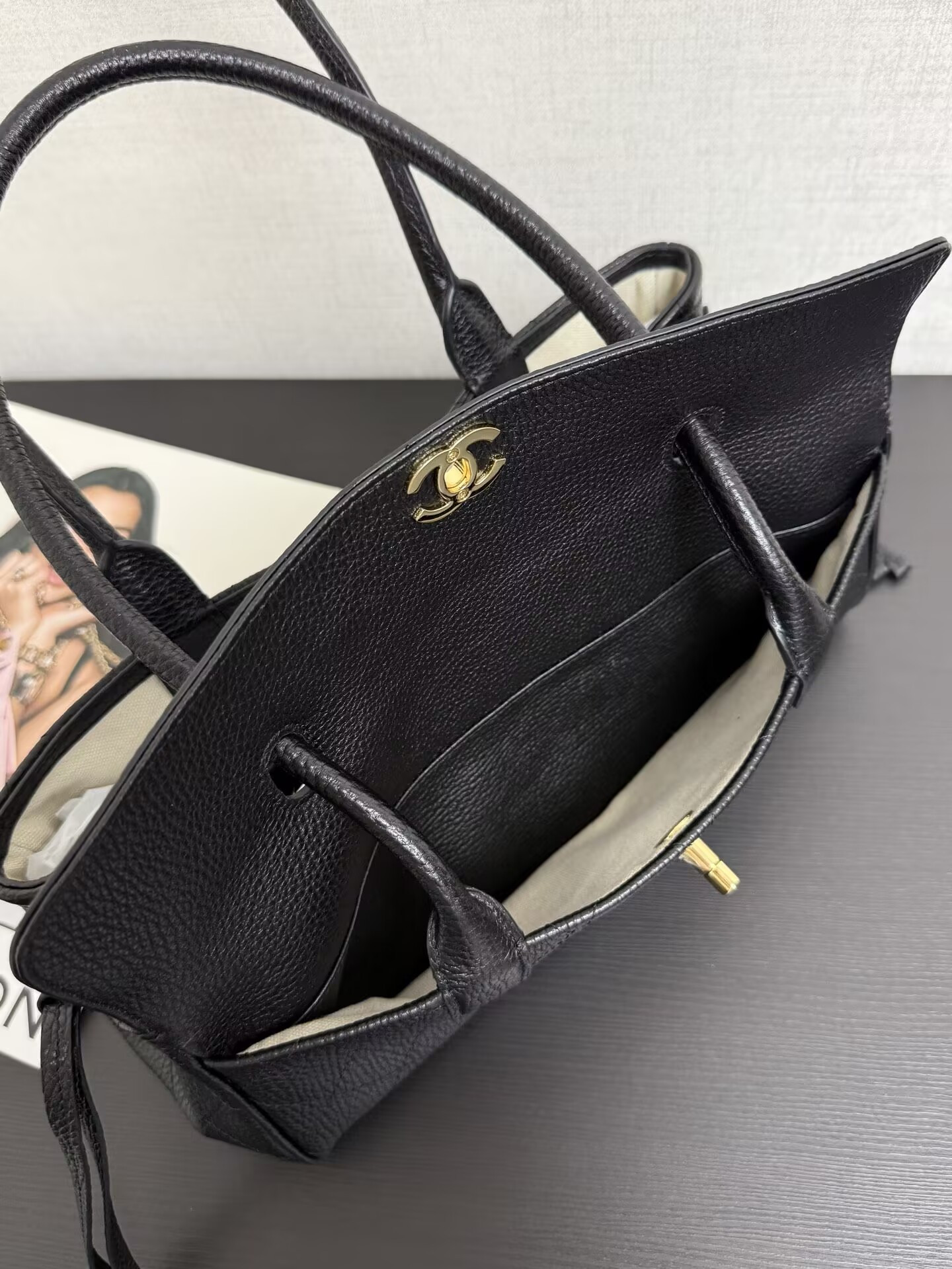Chanel Small Tote AS6288 15x31x12cm