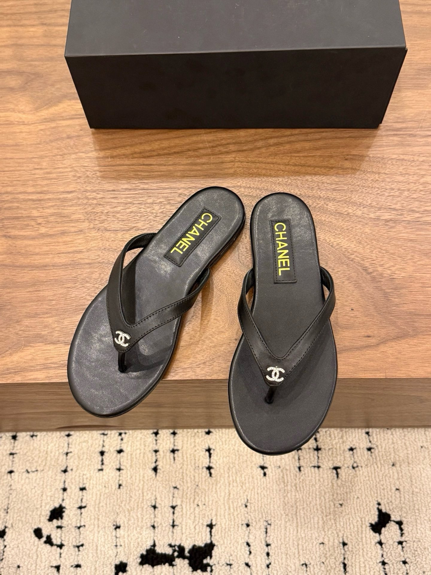 UA Chanel Slides