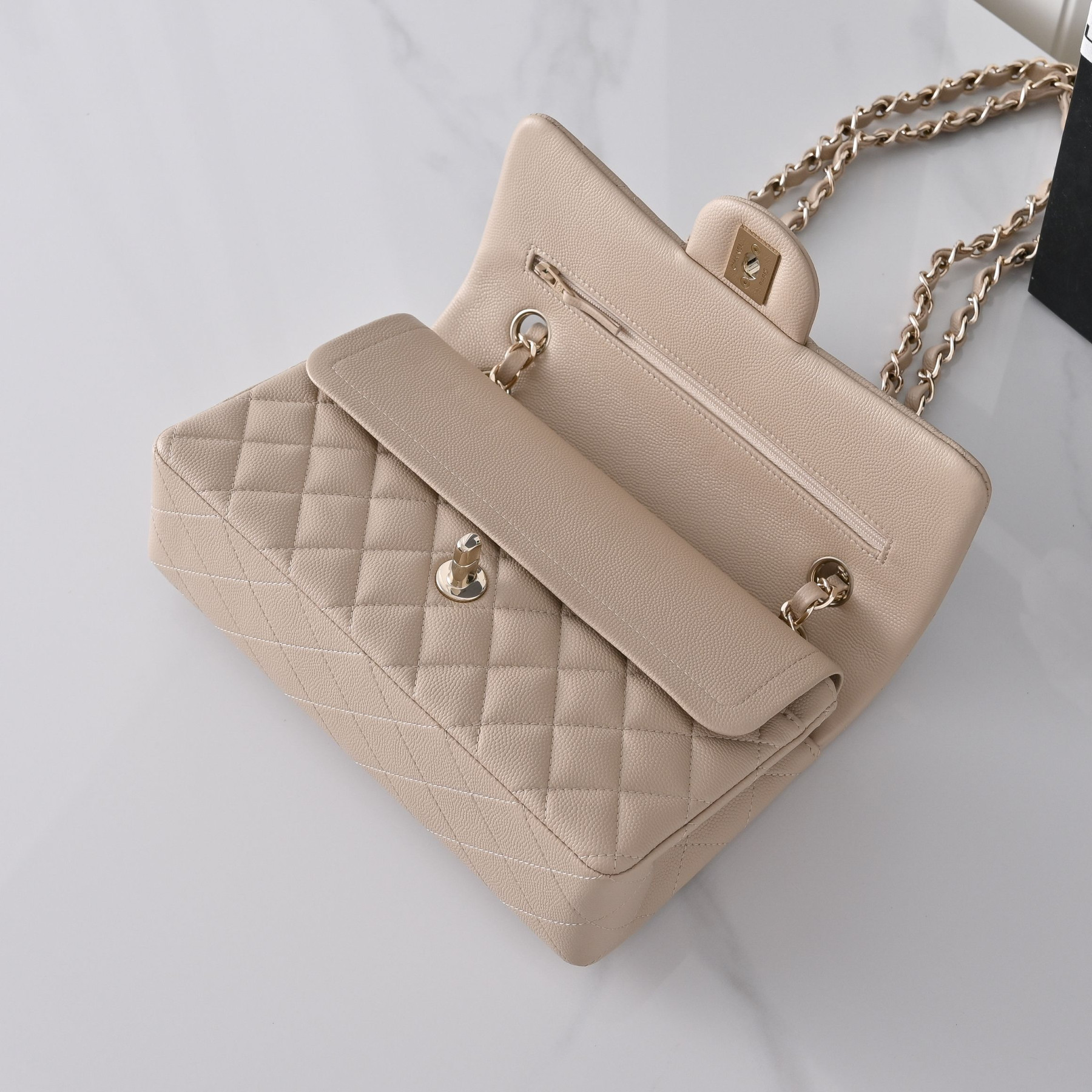 Chanel Classic Flap handbag Milky tea with light gold hardware and caviar leather A01113 23x14.5x6cm
